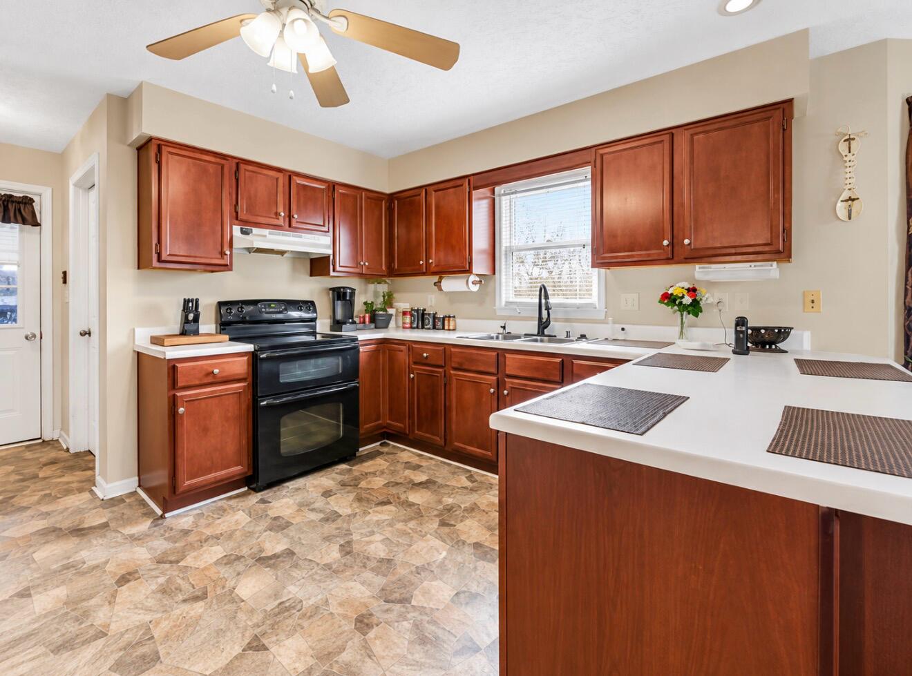 1512 Oak Ridge Court Property Photo 11