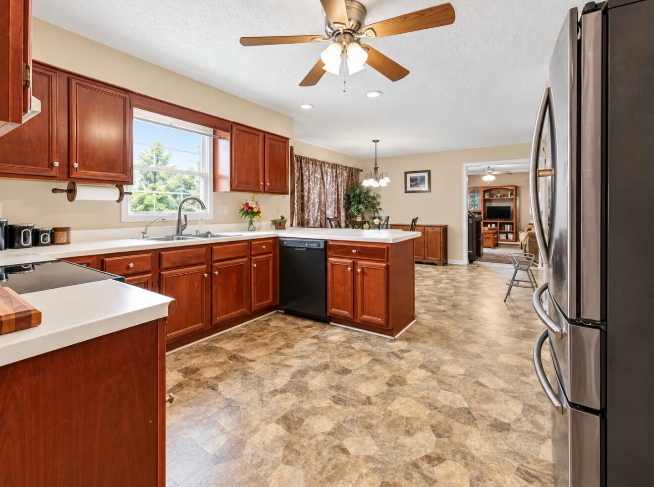 1512 Oak Ridge Court Property Photo 12