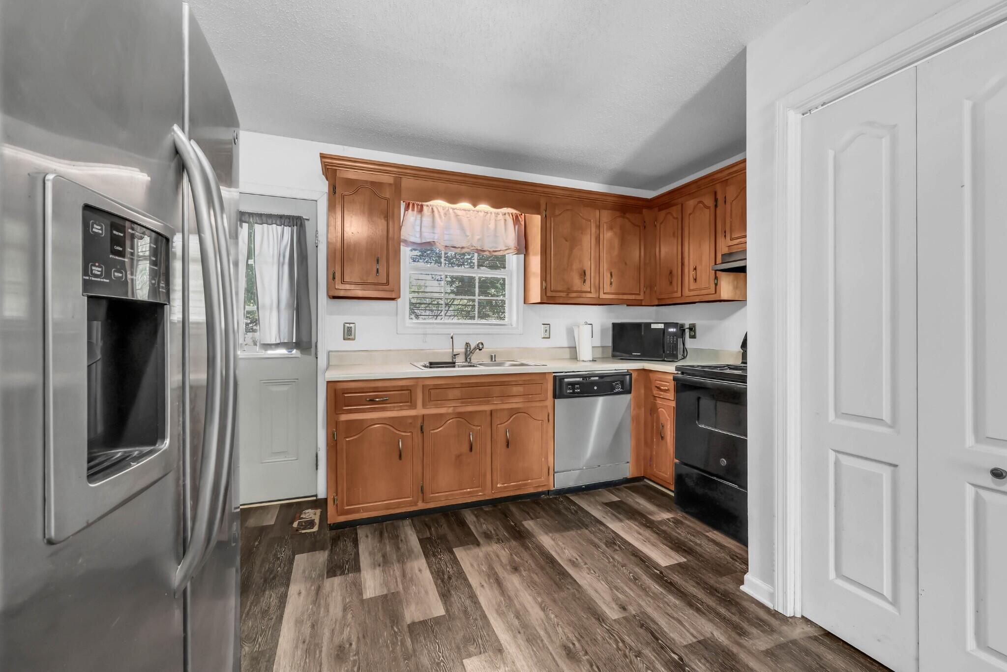 1036 Bush Avenue Property Photo 4