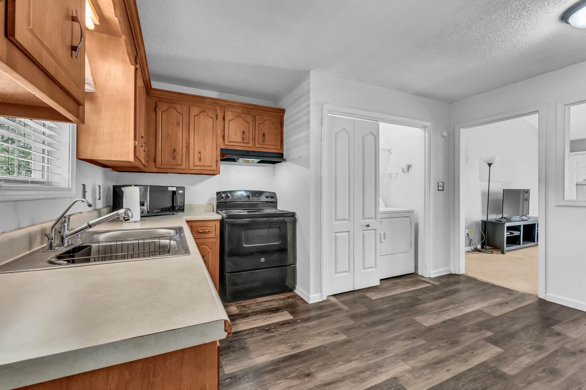 1036 Bush Avenue Property Photo 7