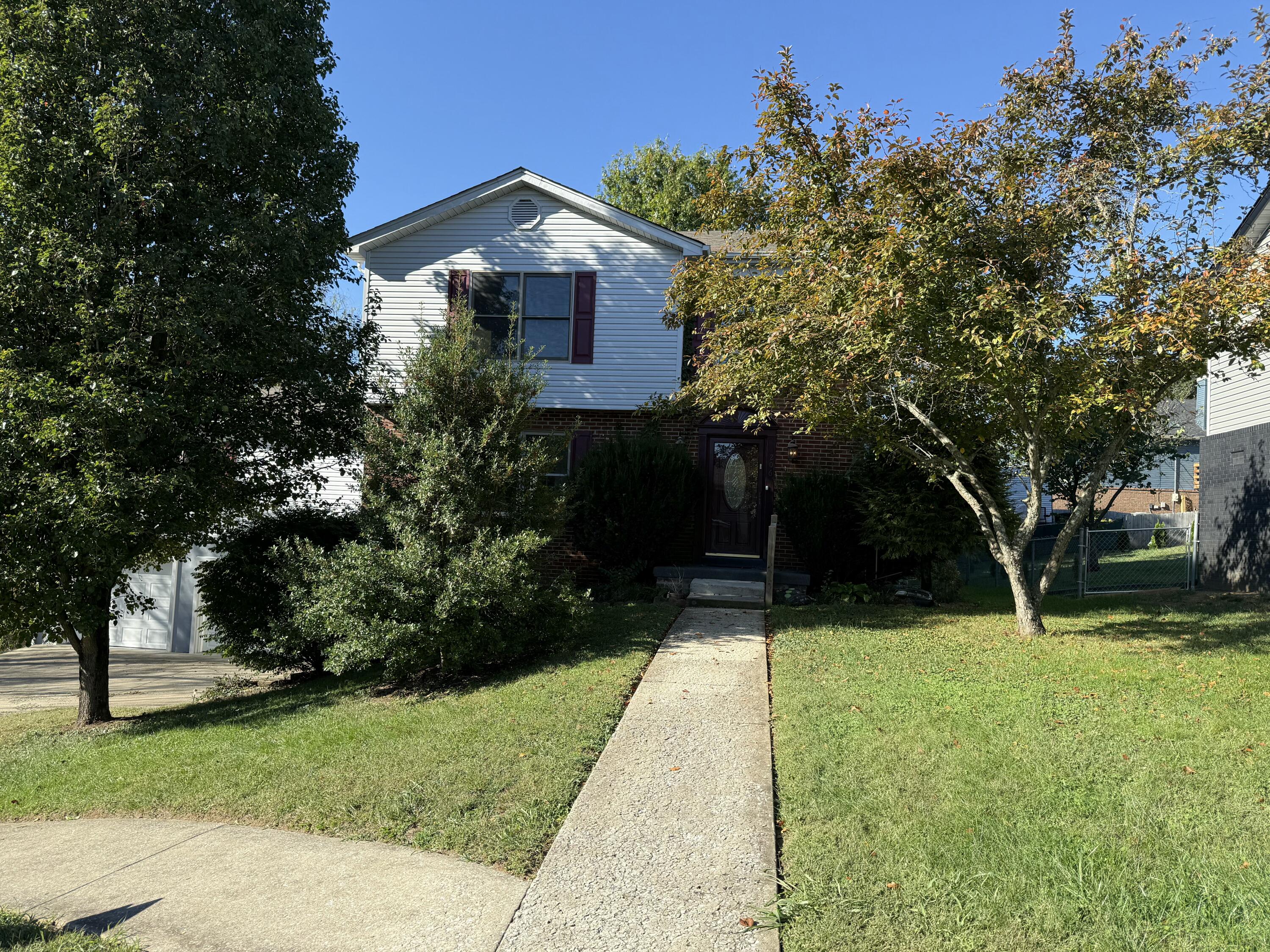 206 Rookwood Court Property Photo 1