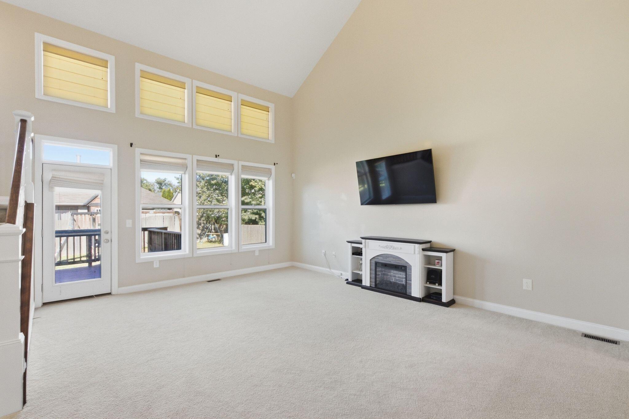 158 Dunn Circle Property Photo 4