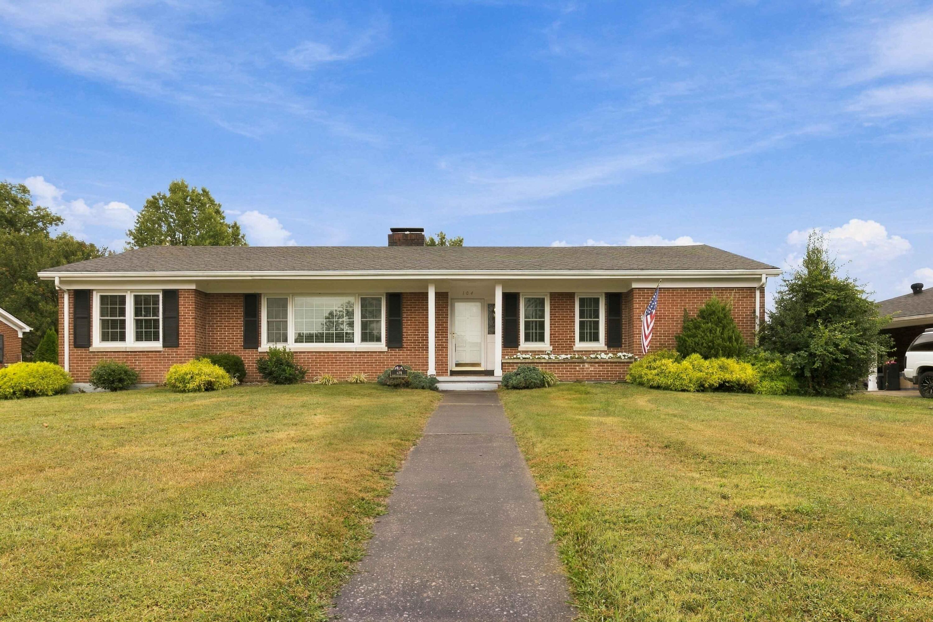 104 N Porter Drive Property Photo 1