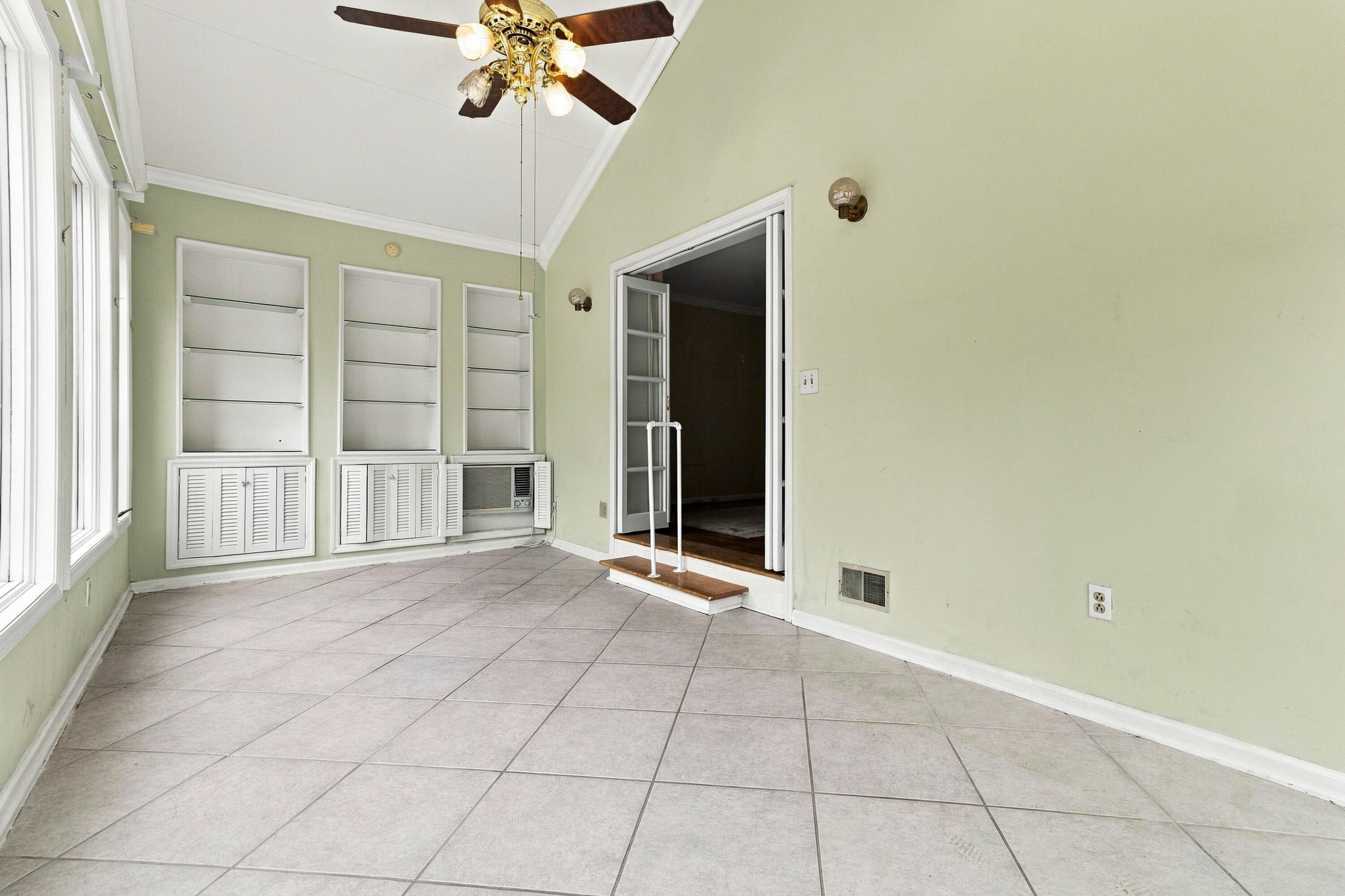 104 N Porter Drive Property Photo 18