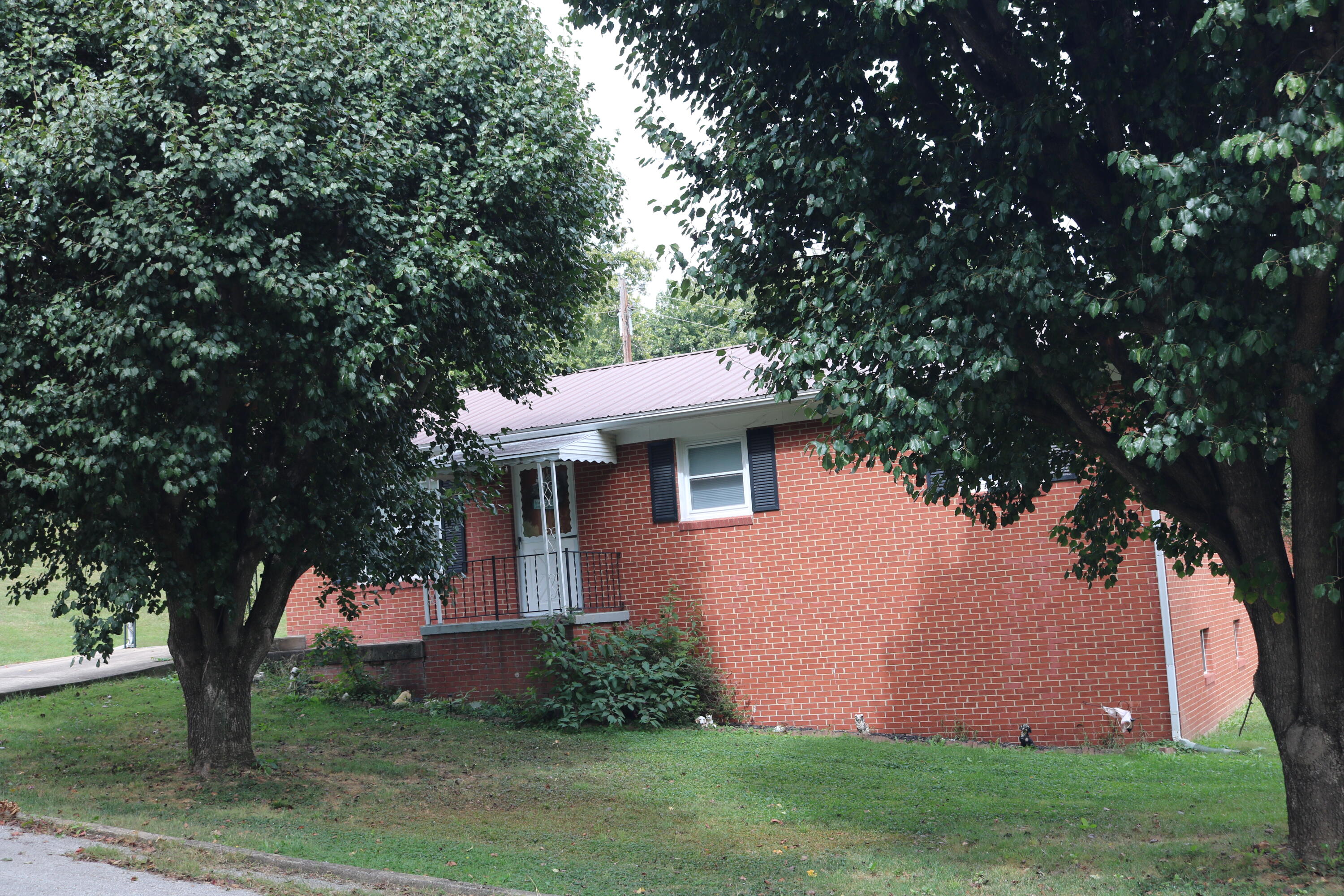 101 Robin Lane Property Photo 2