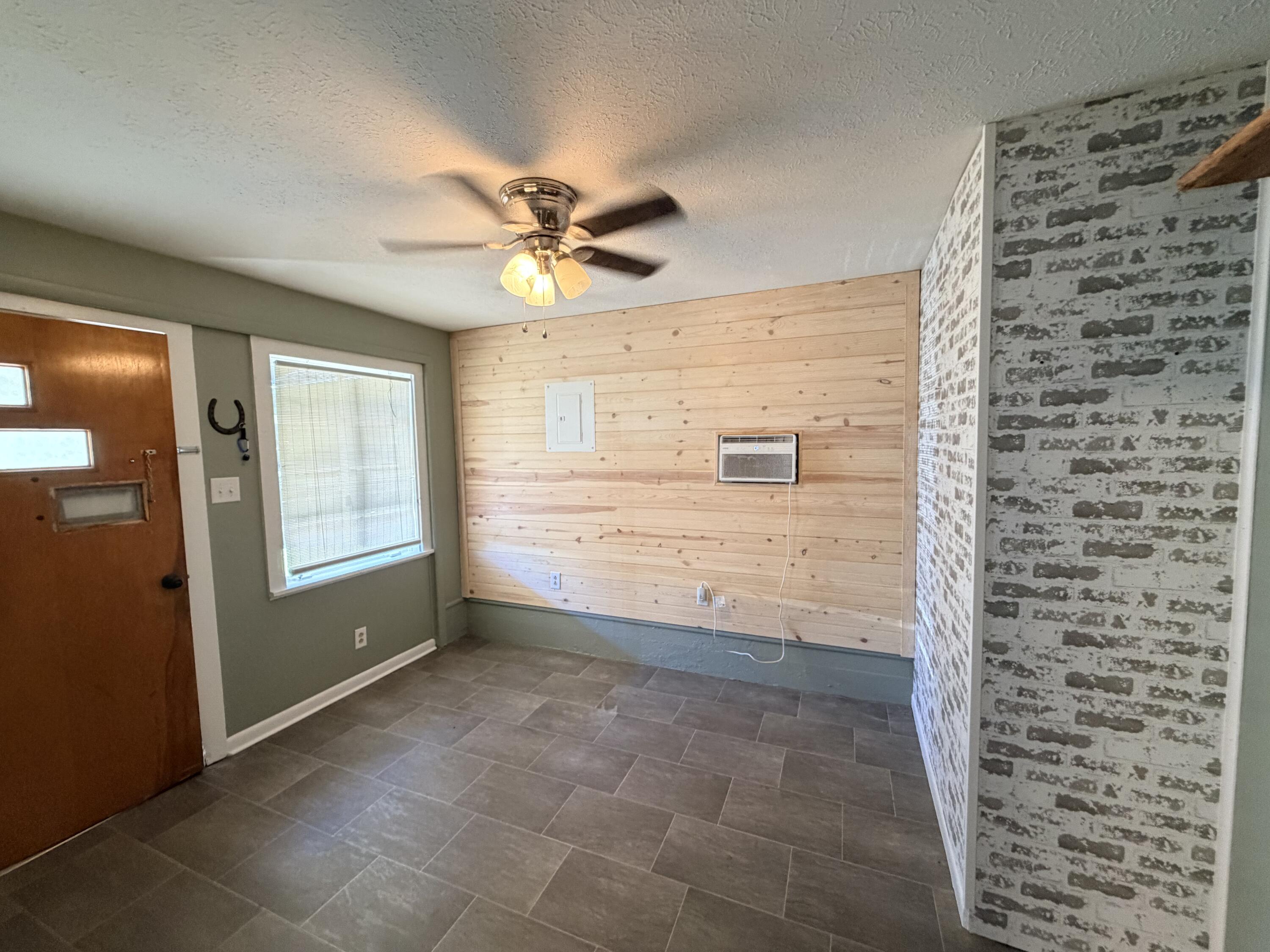 2925 Adams Street Property Photo 6