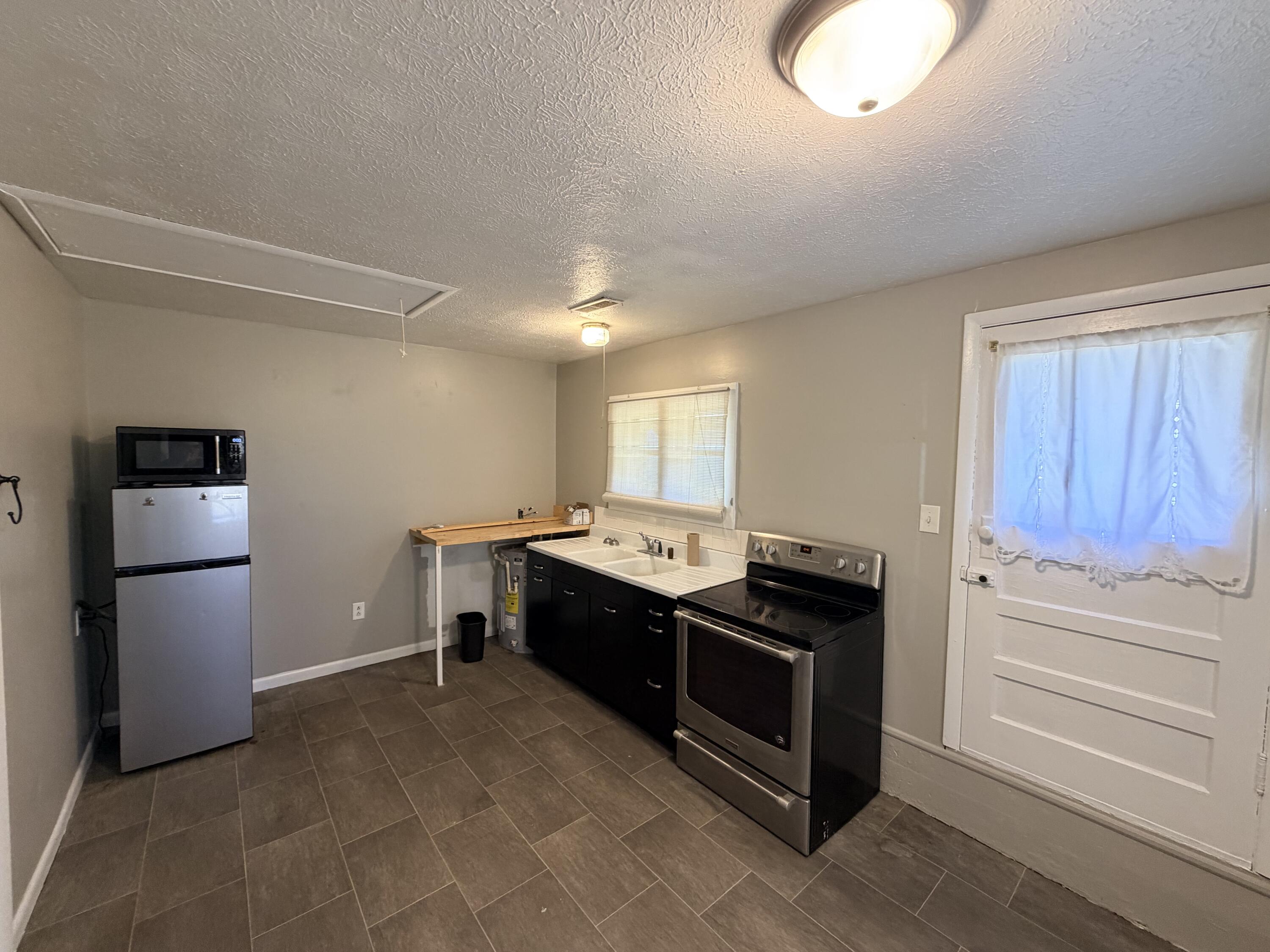 2925 Adams Street Property Photo 8