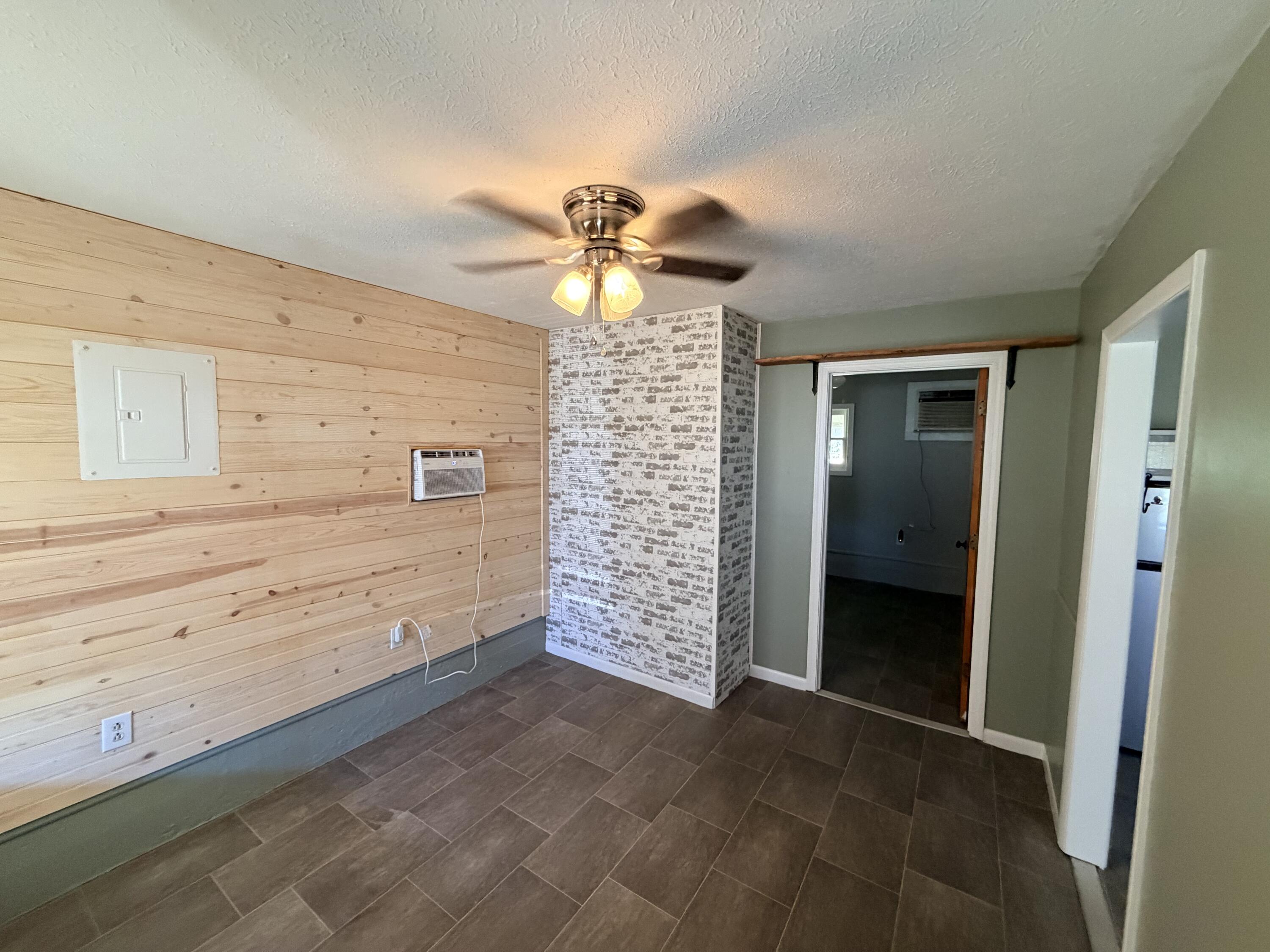 2925 Adams Street Property Photo 9