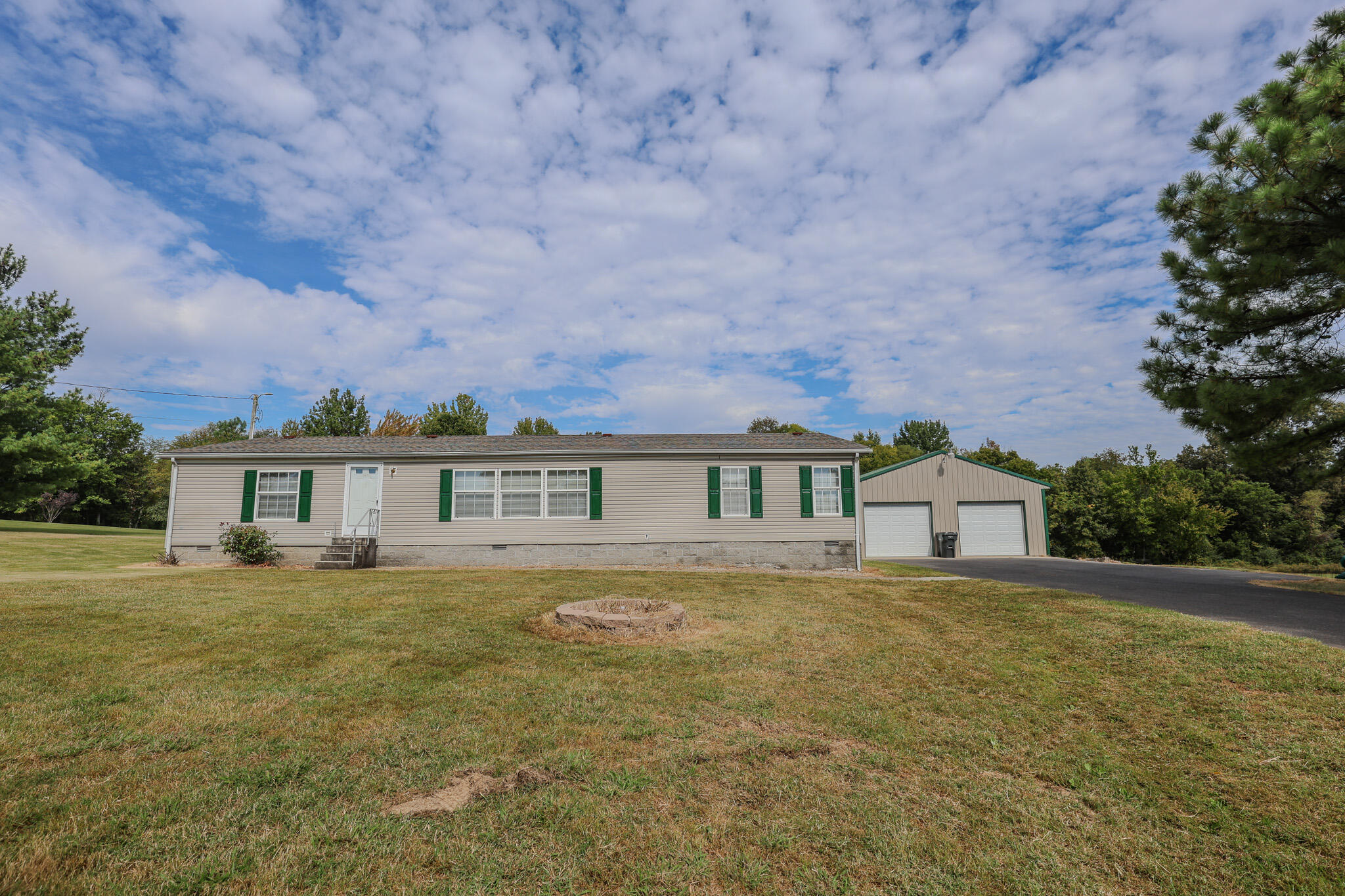 2465 W Lovelaceville Florence Station Road Property Photo 1