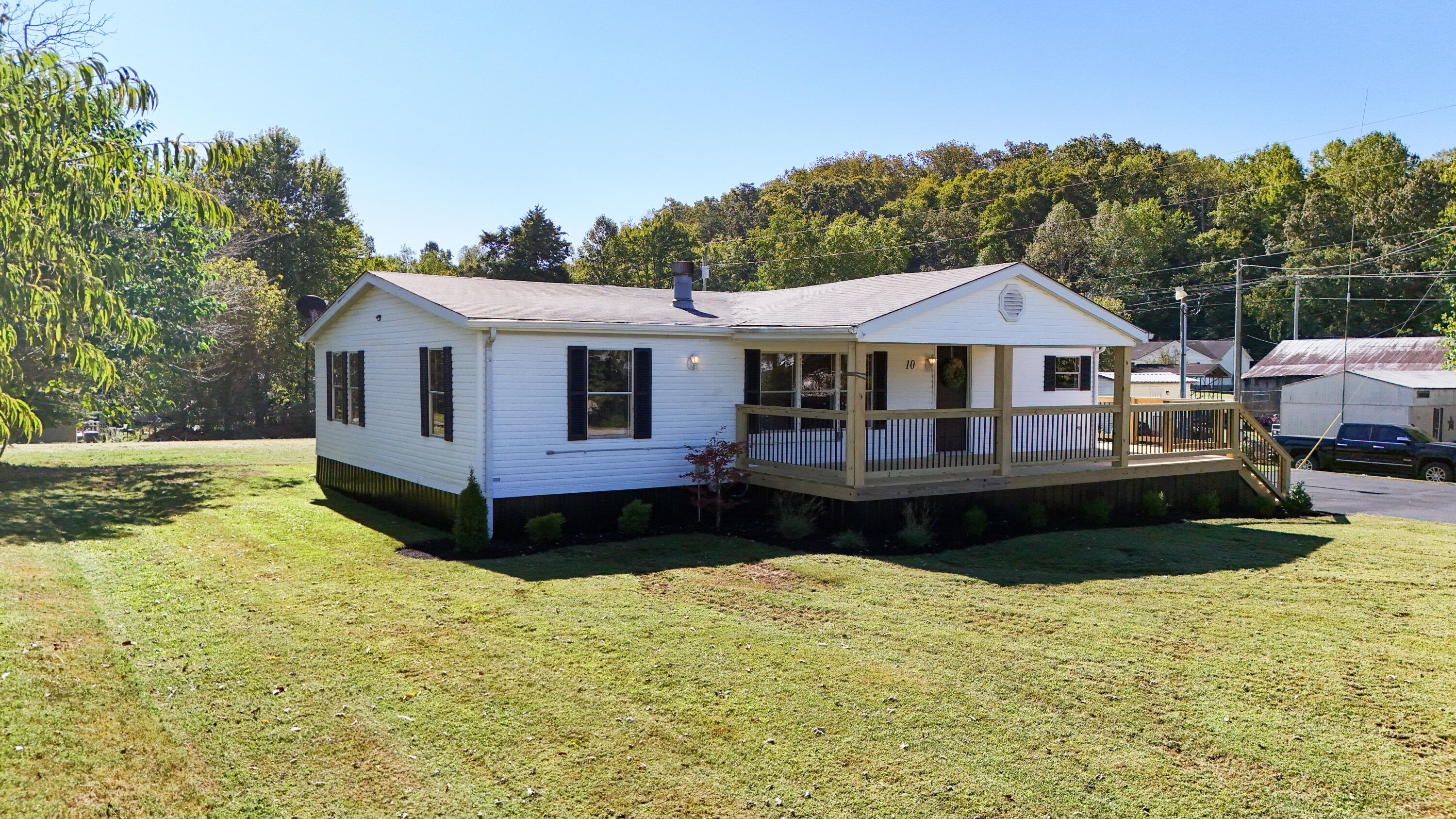 10 Spencer Lane Property Photo 5