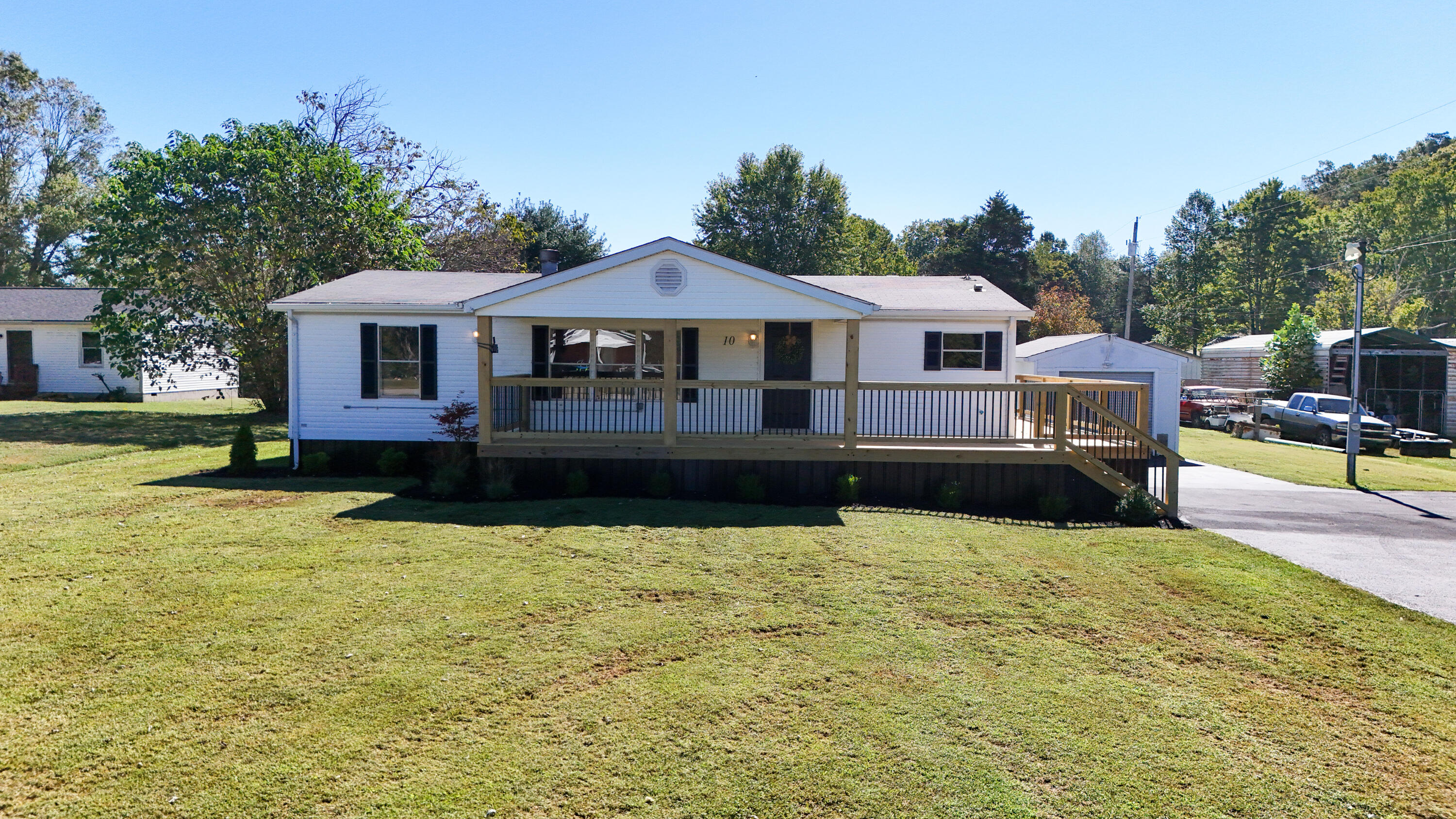 10 Spencer Lane Property Photo 13
