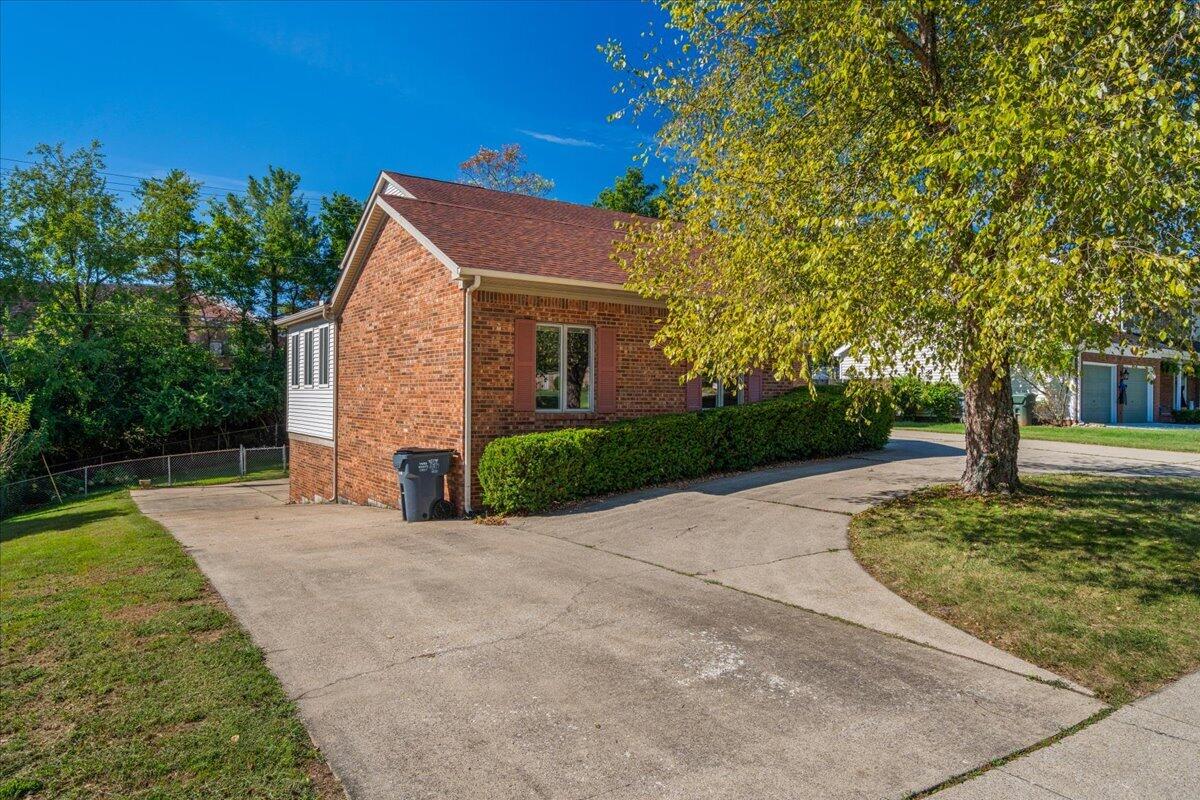 3504 Cheddington Lane Property Photo 4