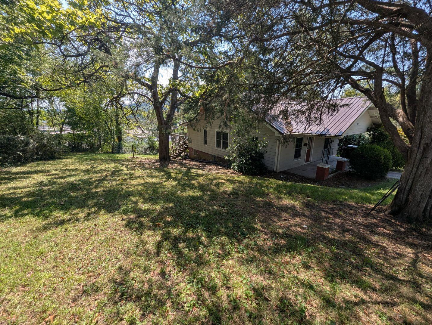 407 W 15th Street Property Photo 4