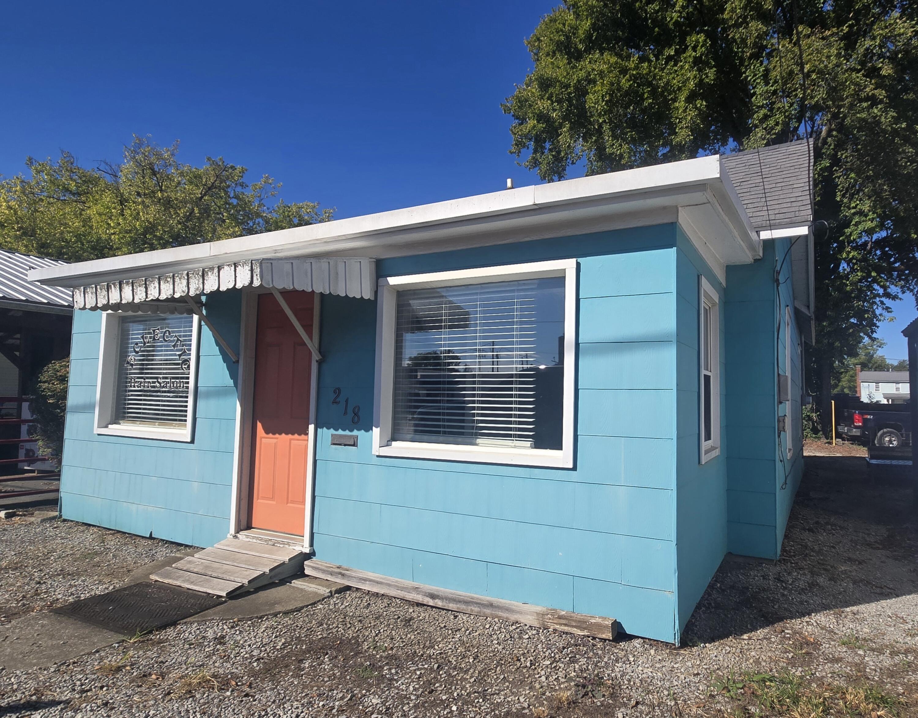 218 N College Street Property Photo 2