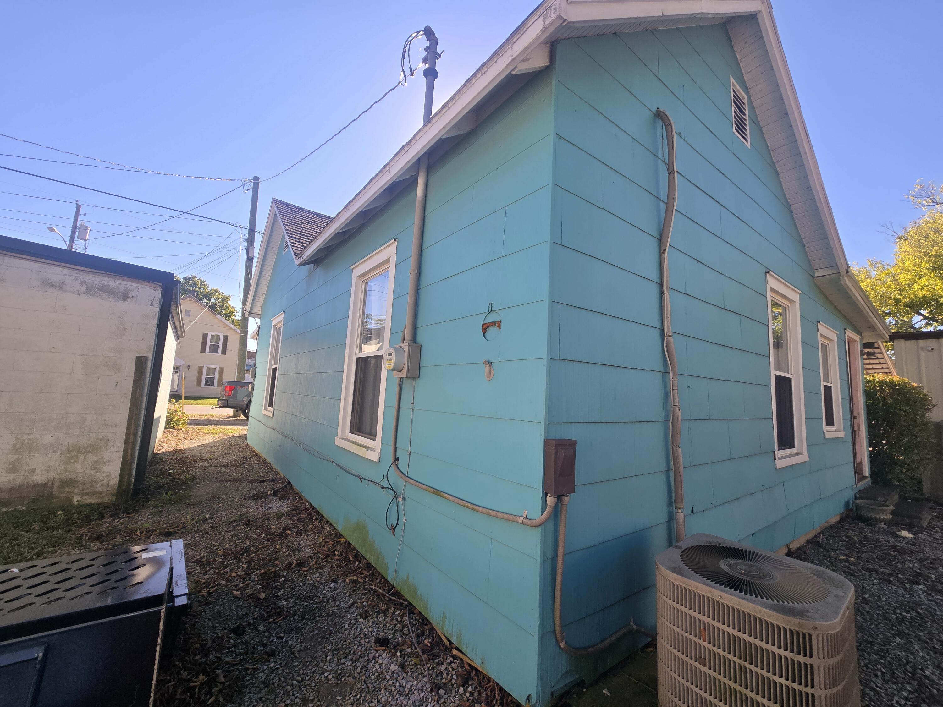 218 N College Street Property Photo 6
