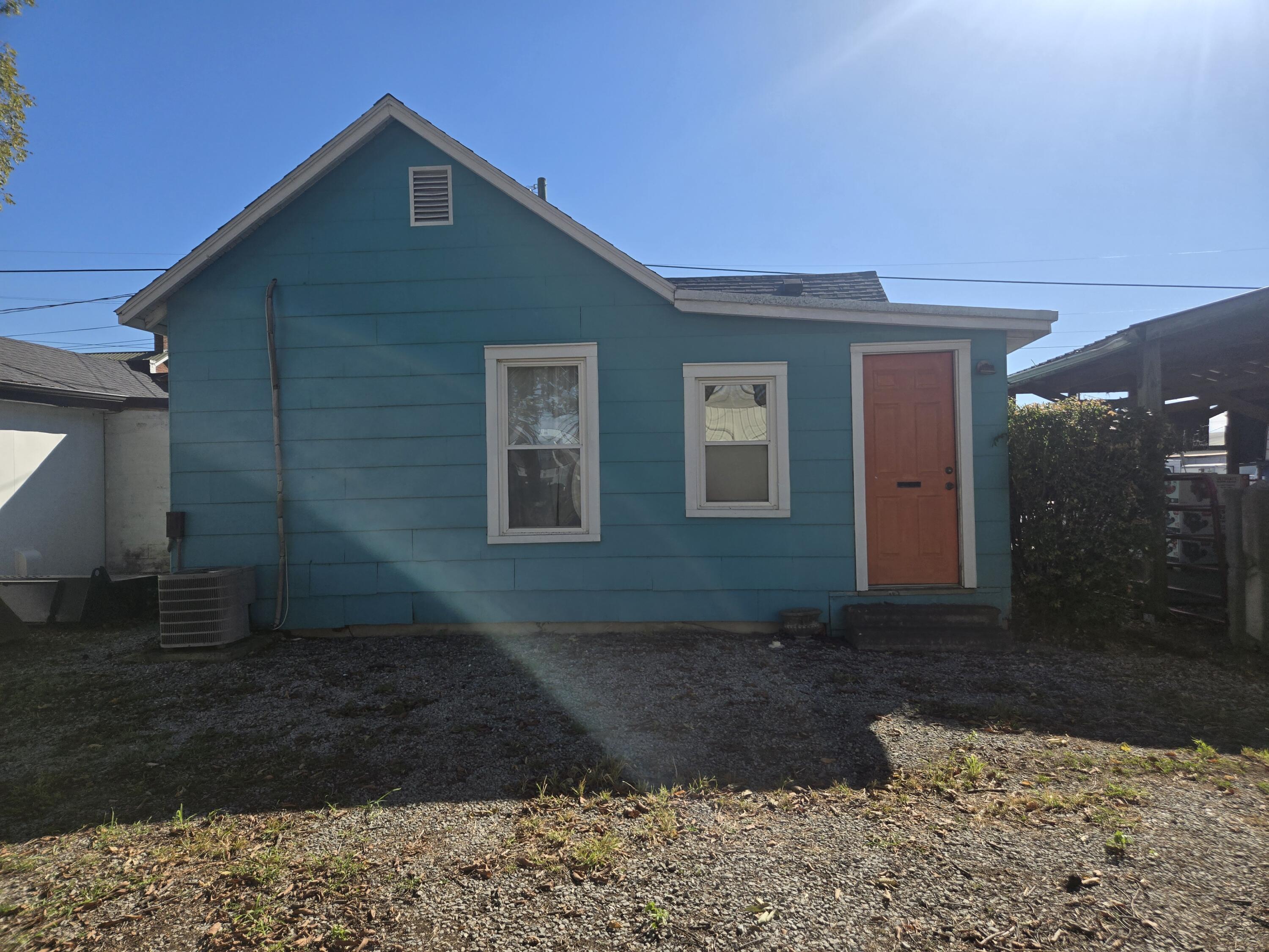 218 N College Street Property Photo 8