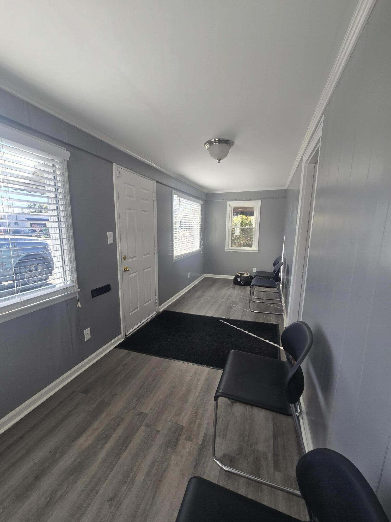 218 N College Street Property Photo 9