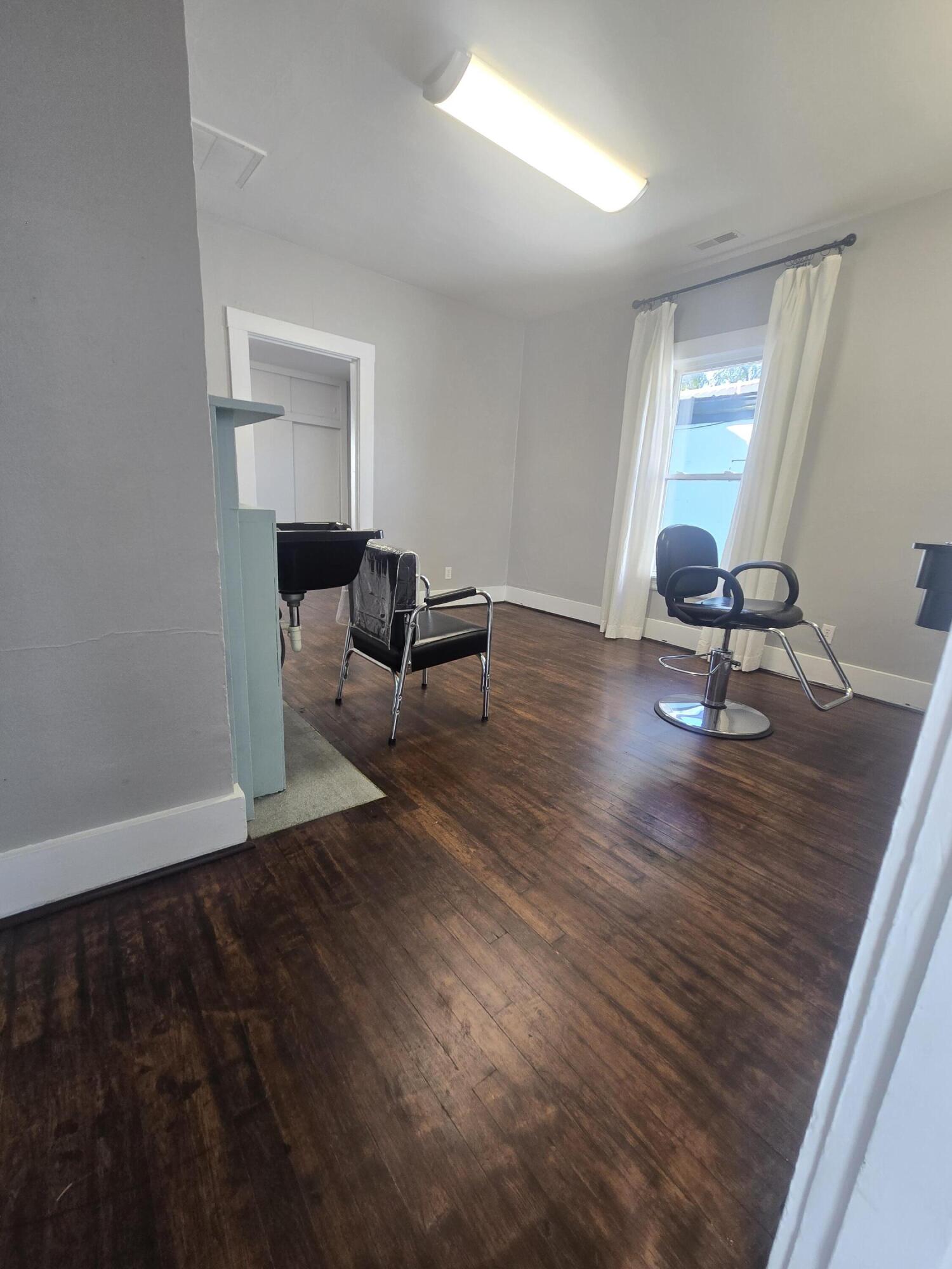 218 N College Street Property Photo 13