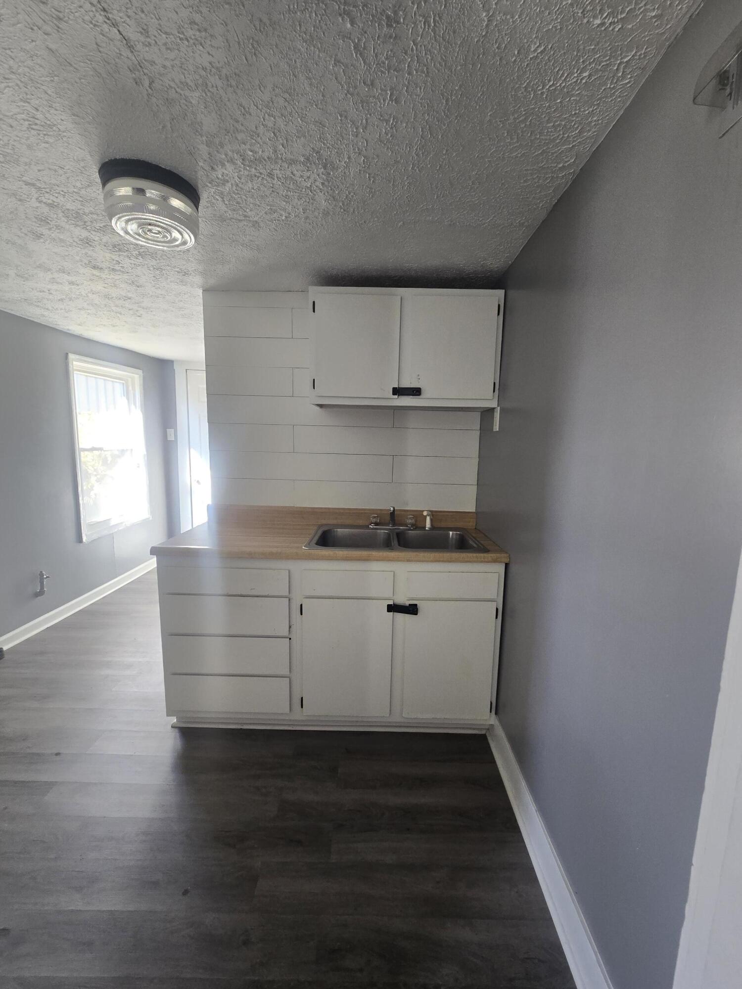 218 N College Street Property Photo 18