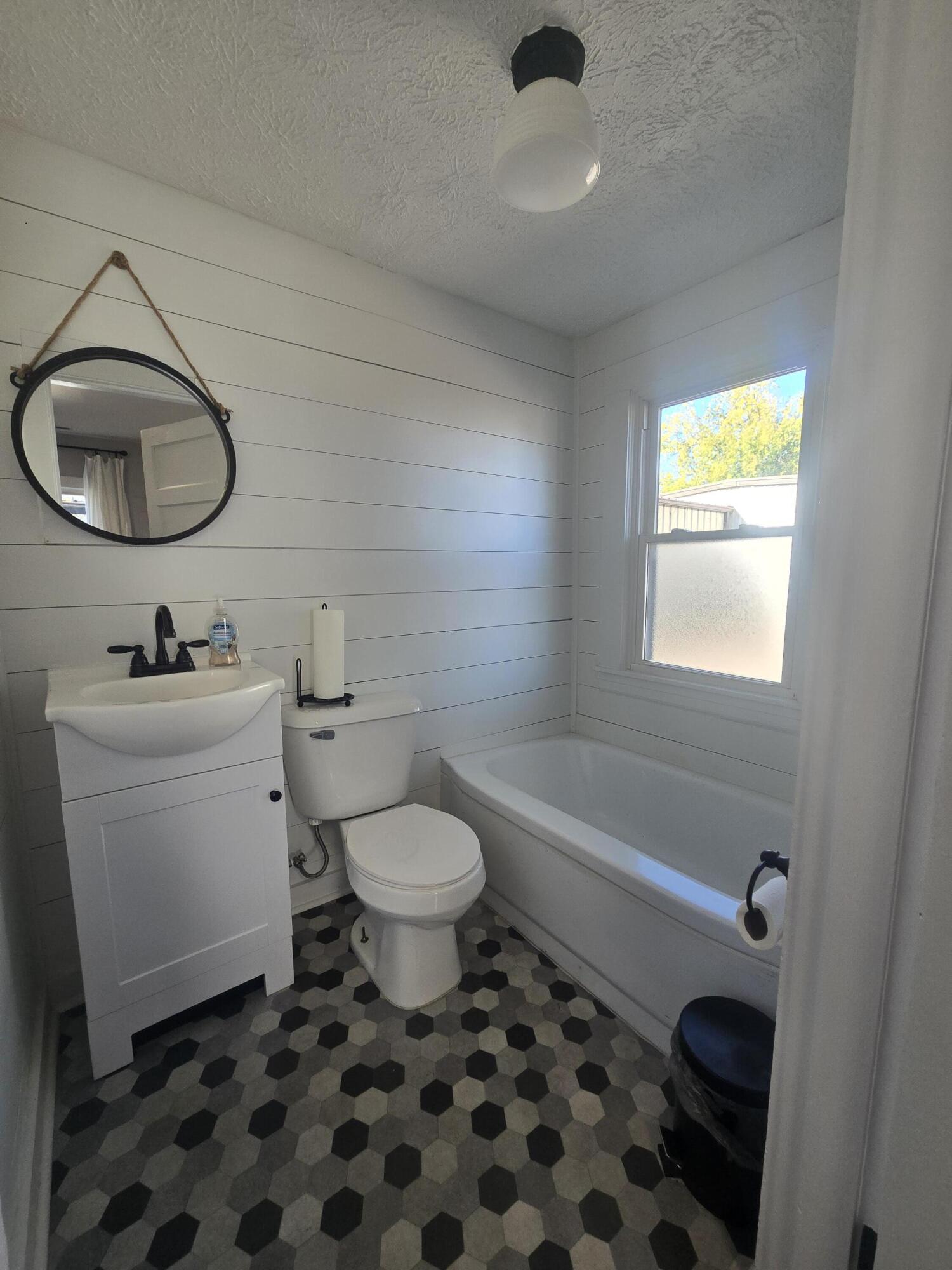 218 N College Street Property Photo 28