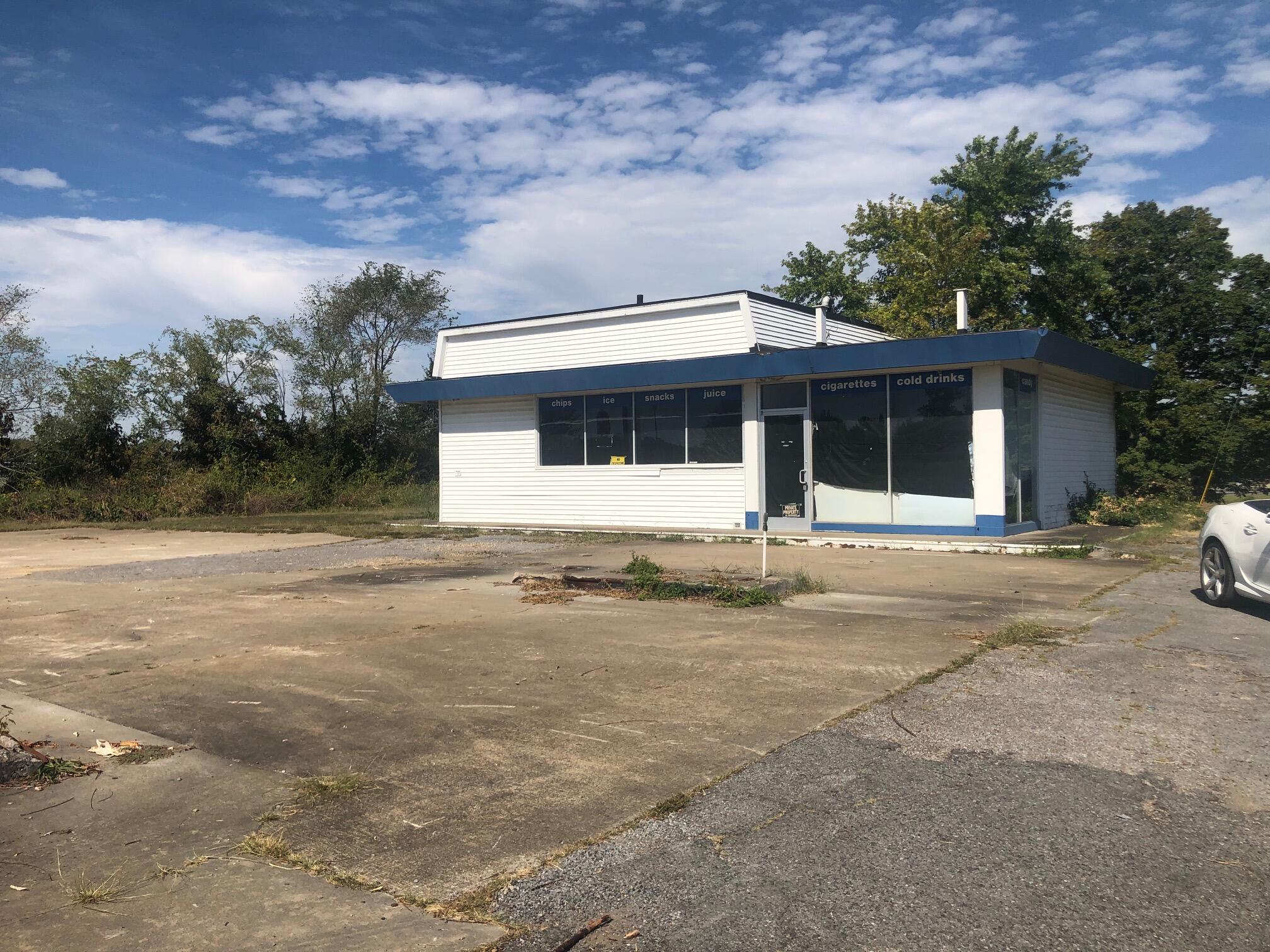1425 W Broadway Property Photo 1