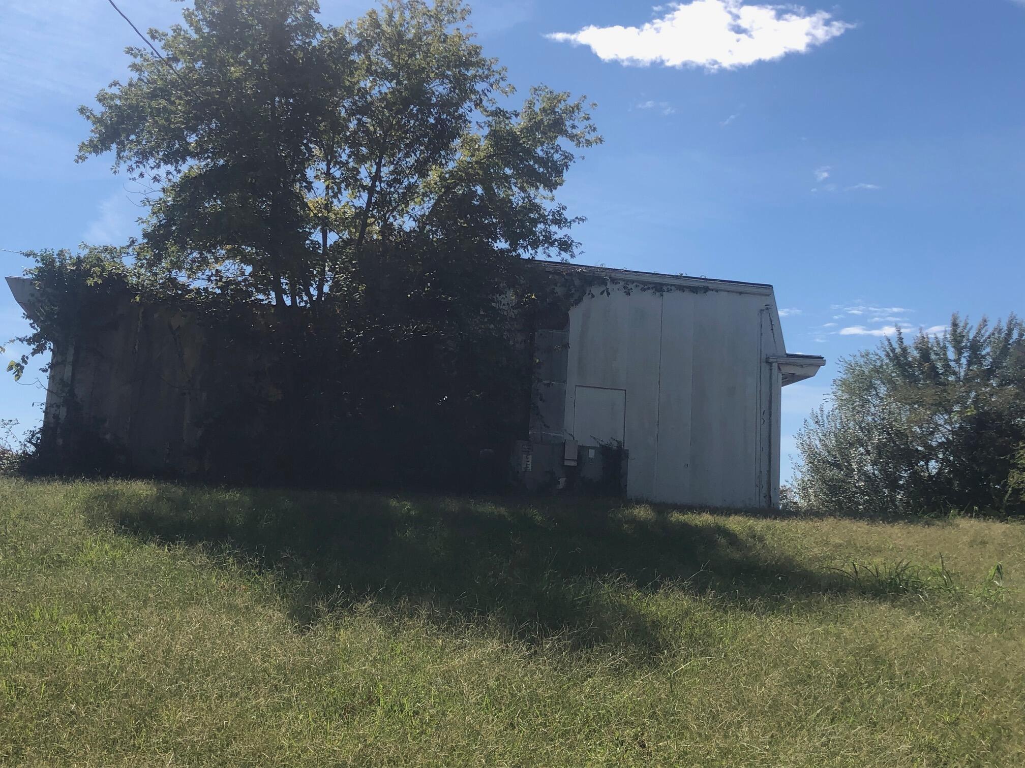 1425 W Broadway Property Photo 6
