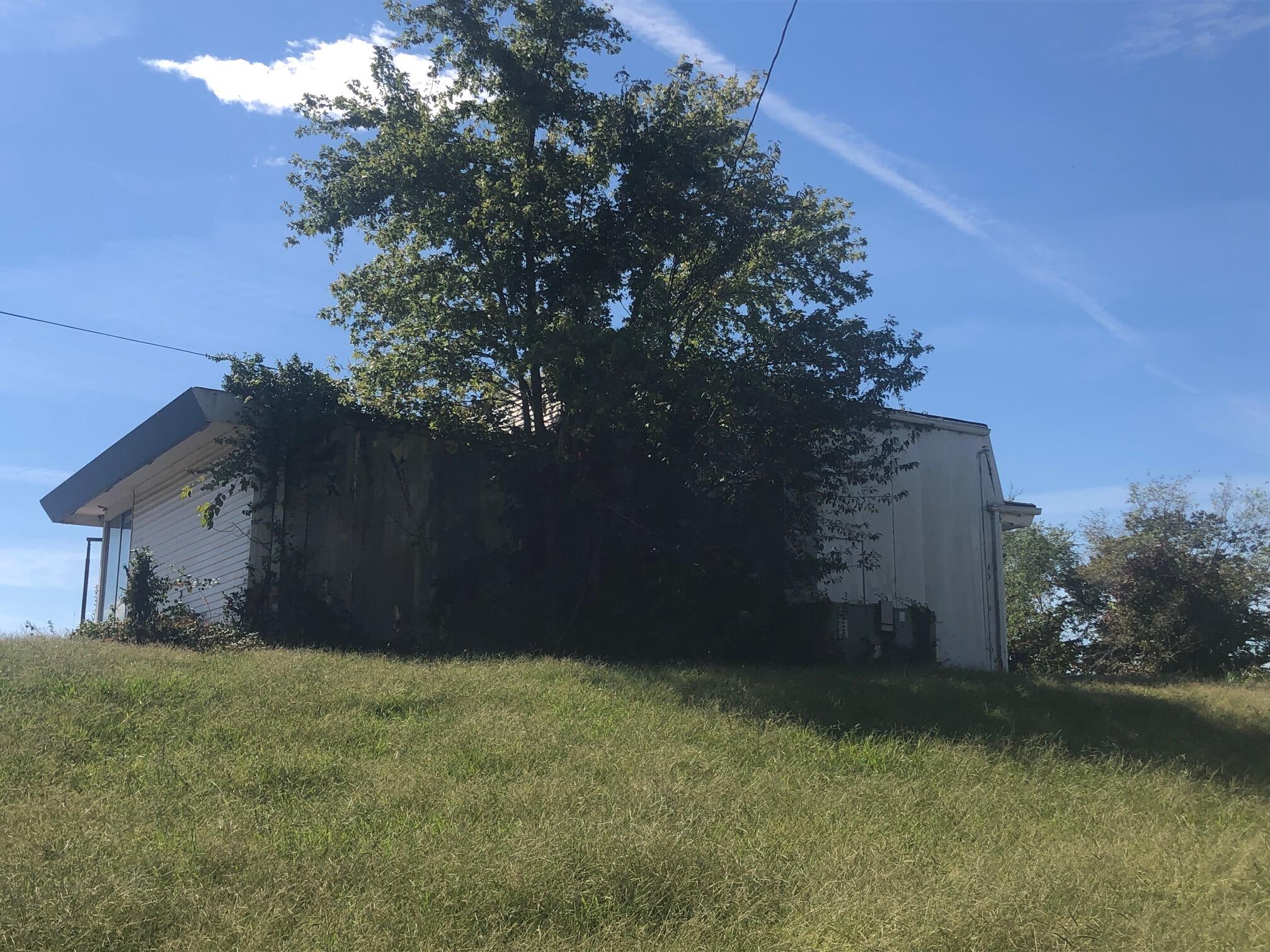 1425 W Broadway Property Photo 8