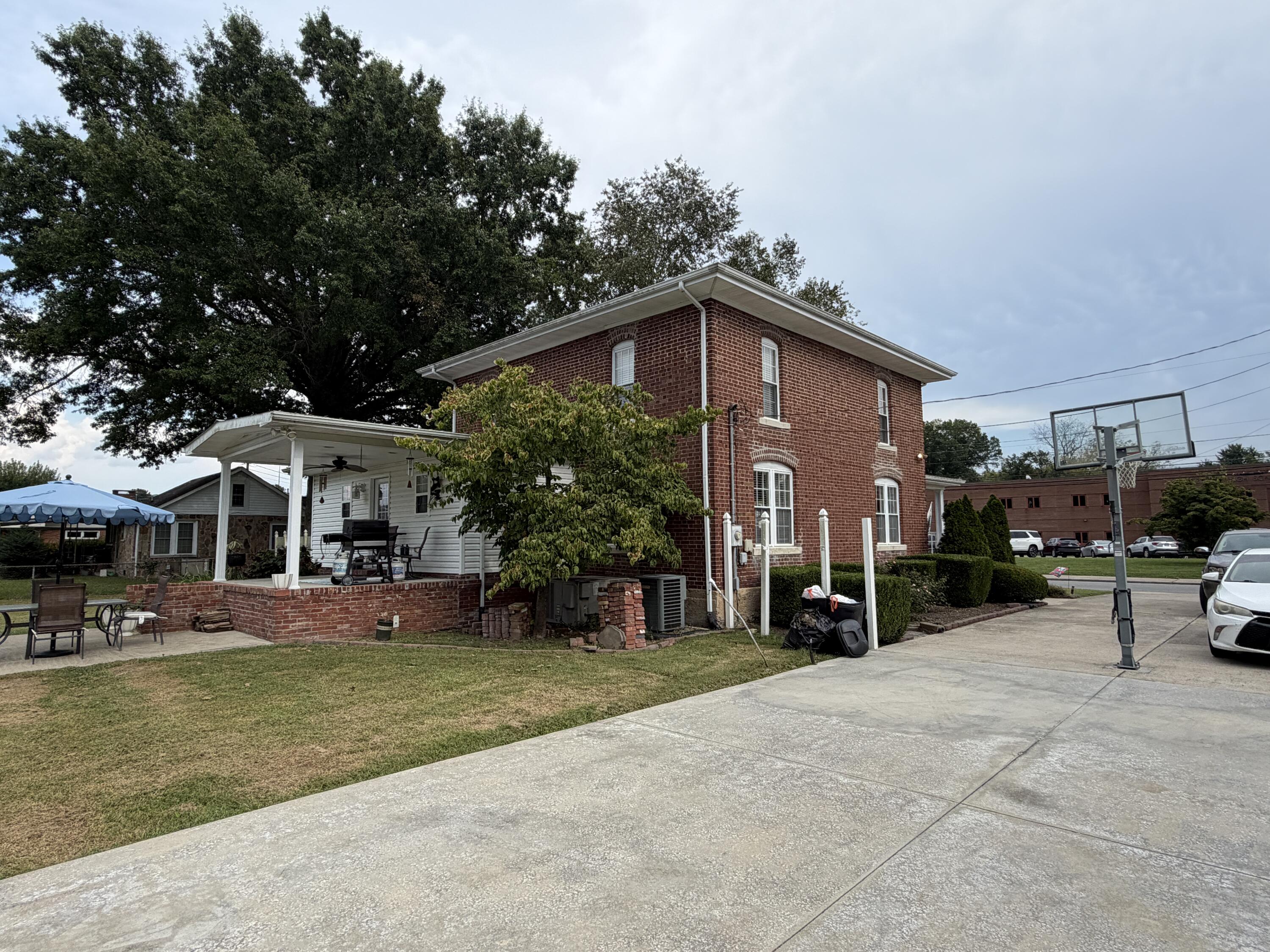 135 School Street Property Photo 6