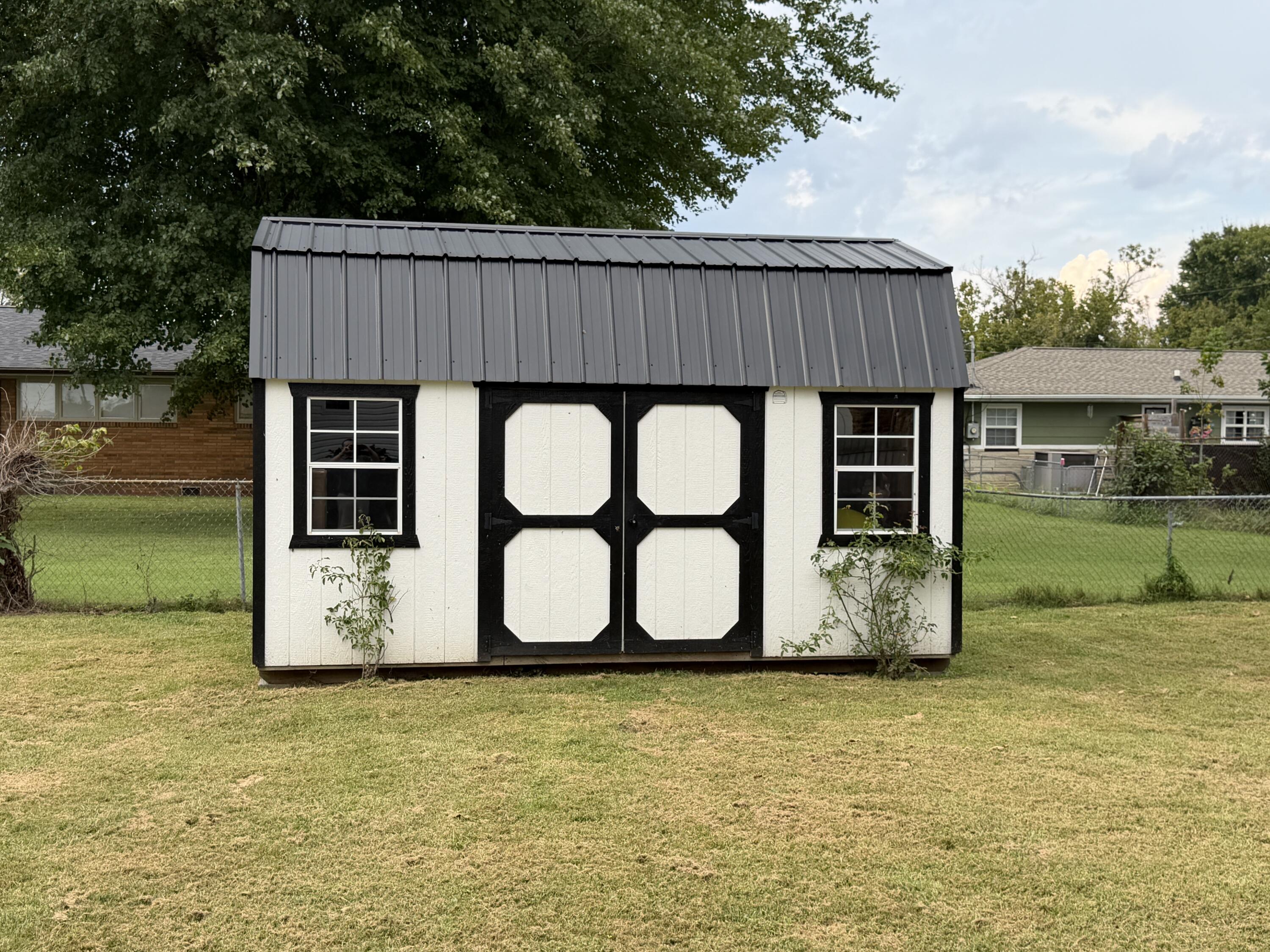 135 School Street Property Photo 8