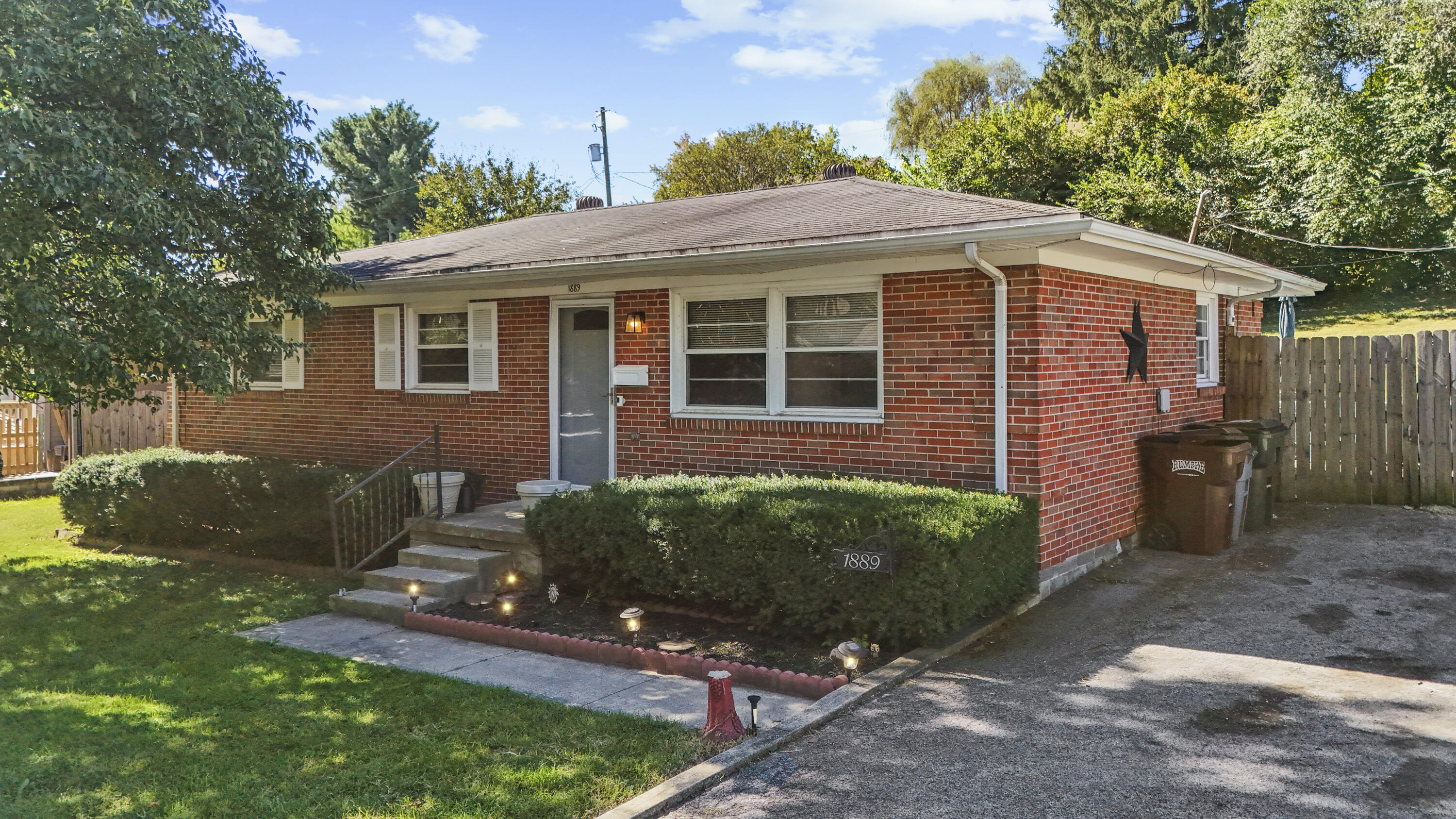1889 Rio Vista Drive Property Photo 1