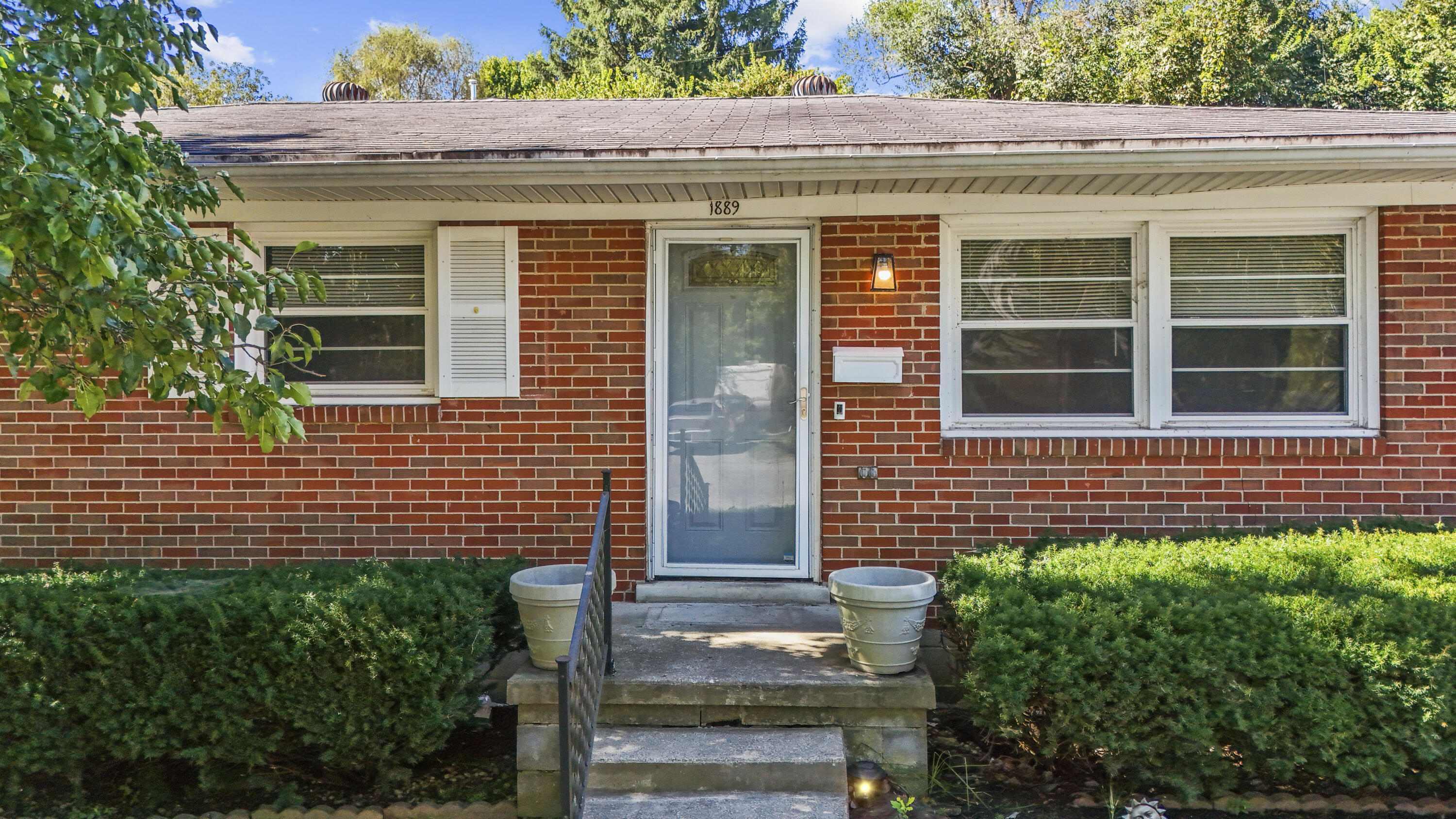 1889 Rio Vista Drive Property Photo 2
