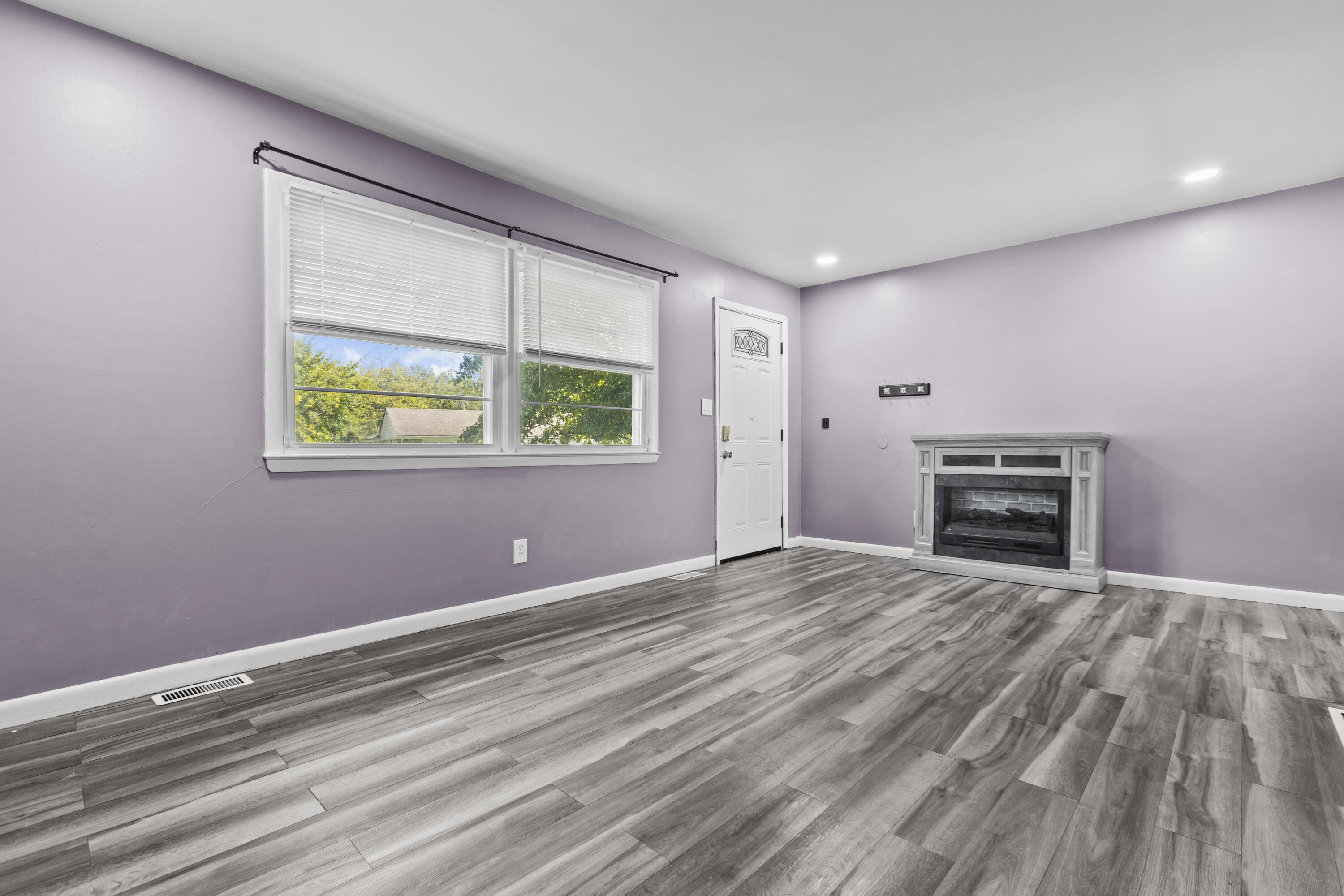 1889 Rio Vista Drive Property Photo 3