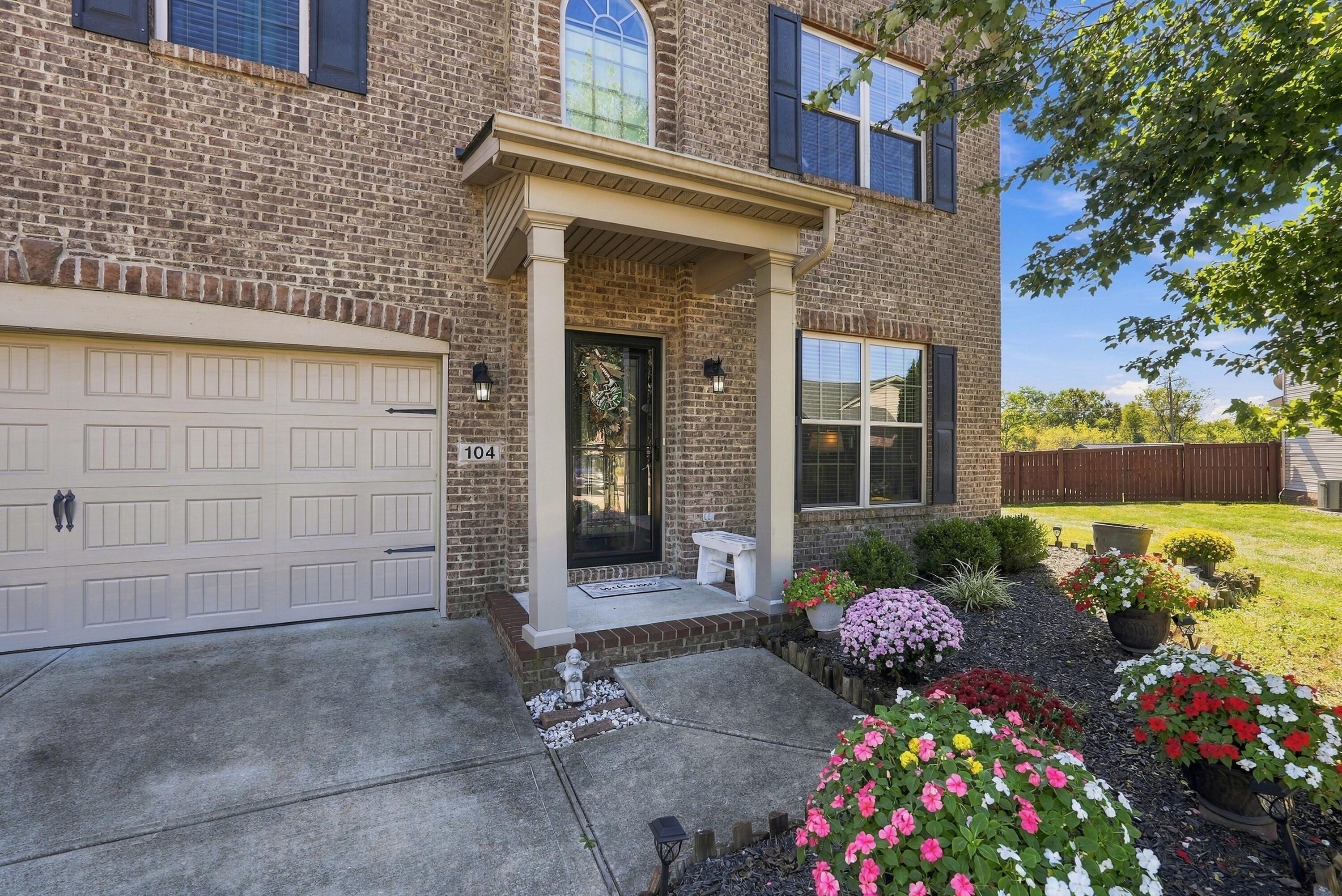 104 Julia Circle Property Photo 3