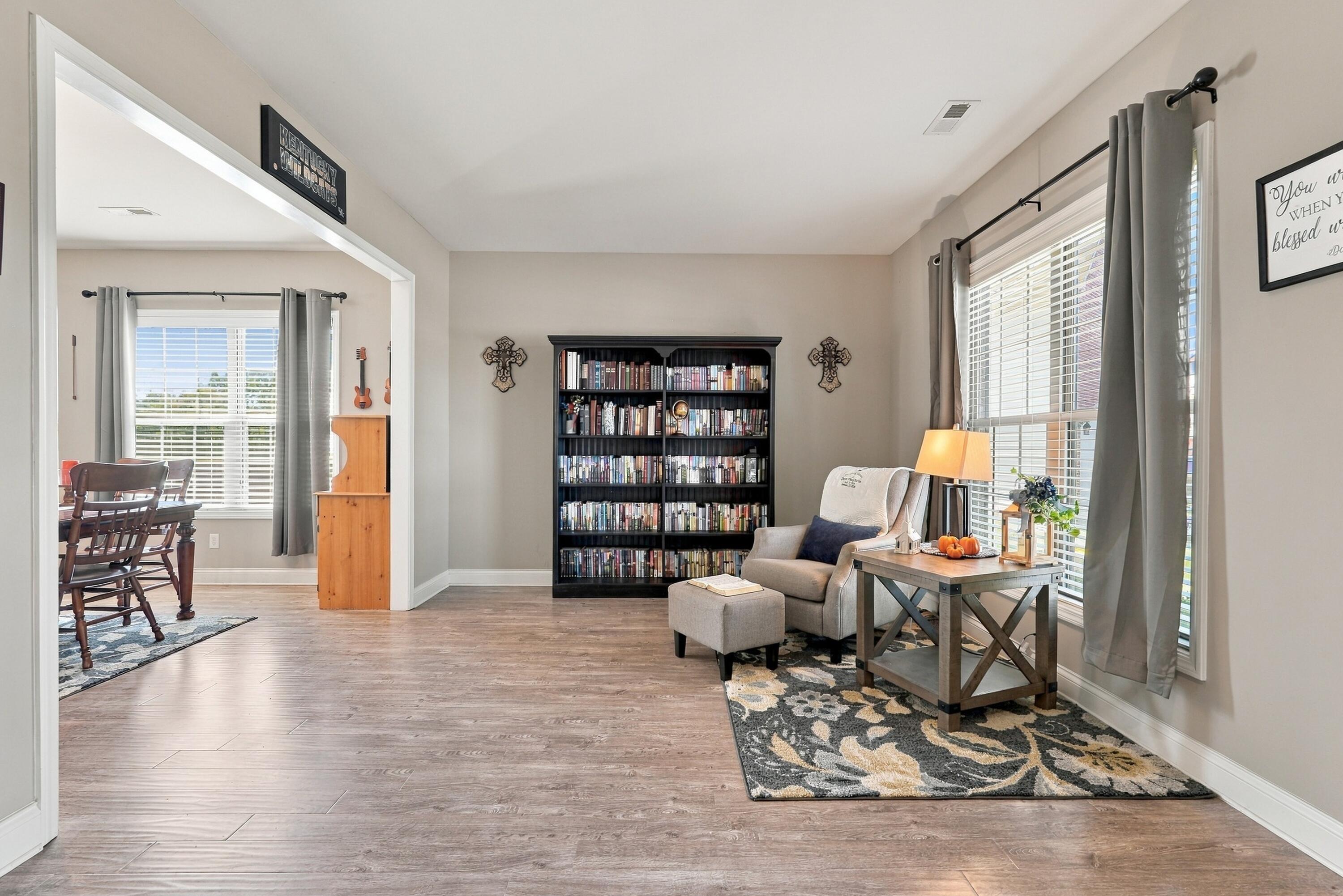 104 Julia Circle Property Photo 6