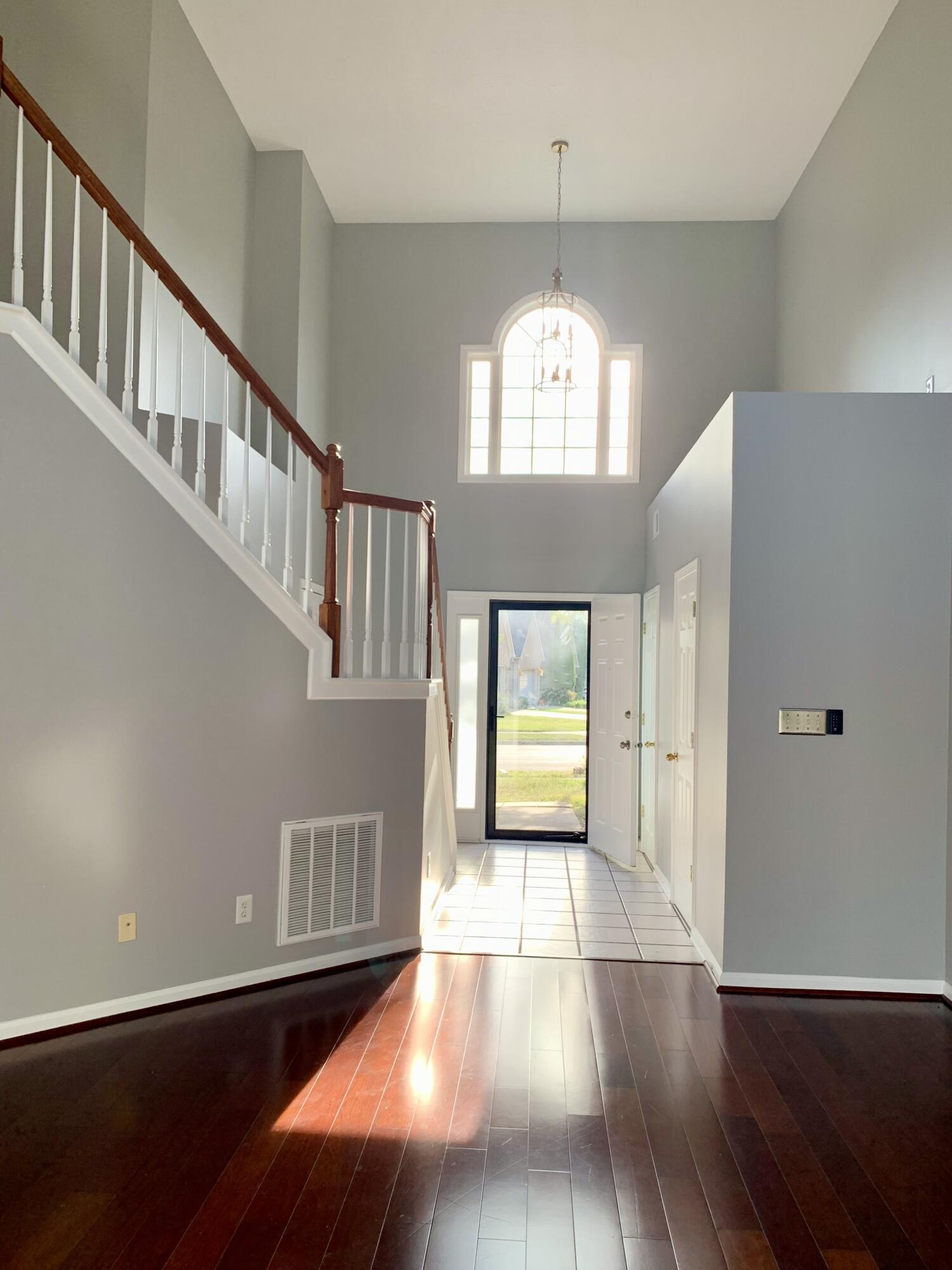 464 Wellington Gardens Drive Property Photo 3