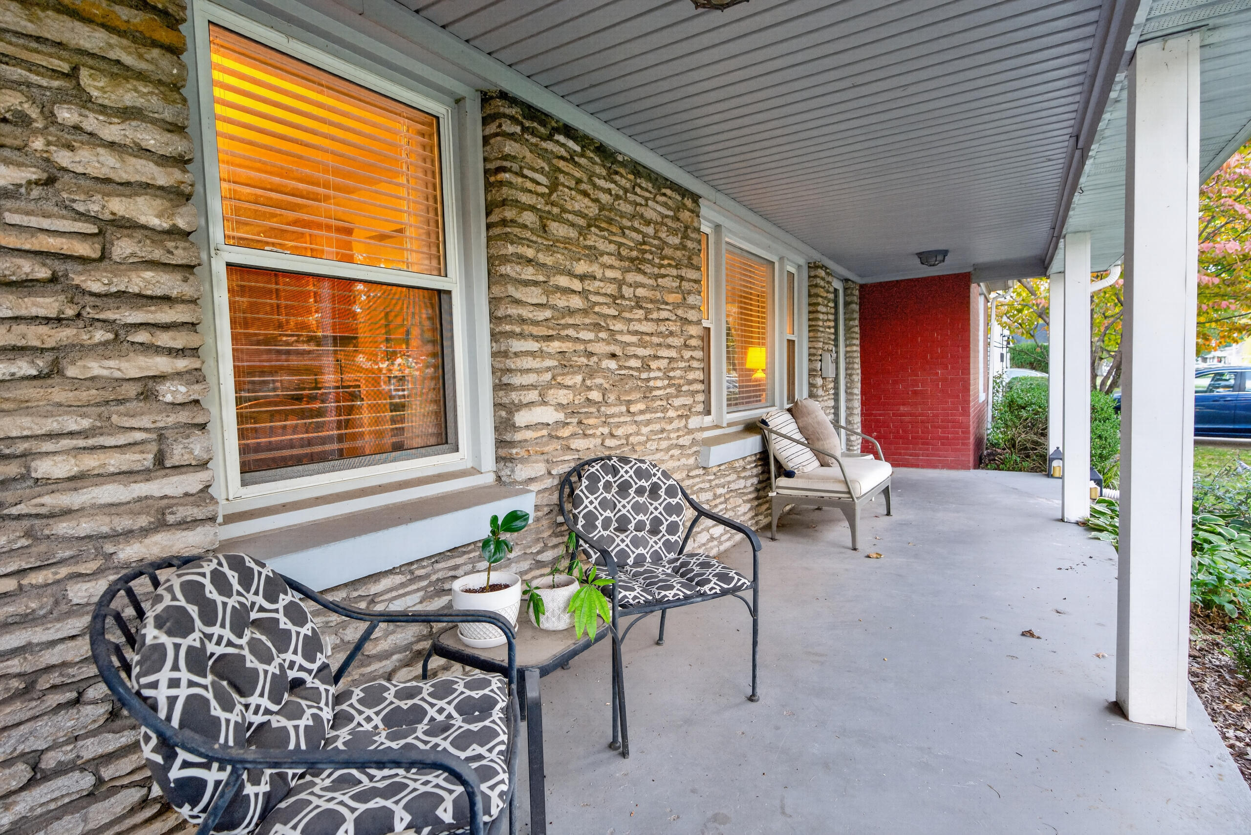 554 Sheridan Drive Property Photo 3