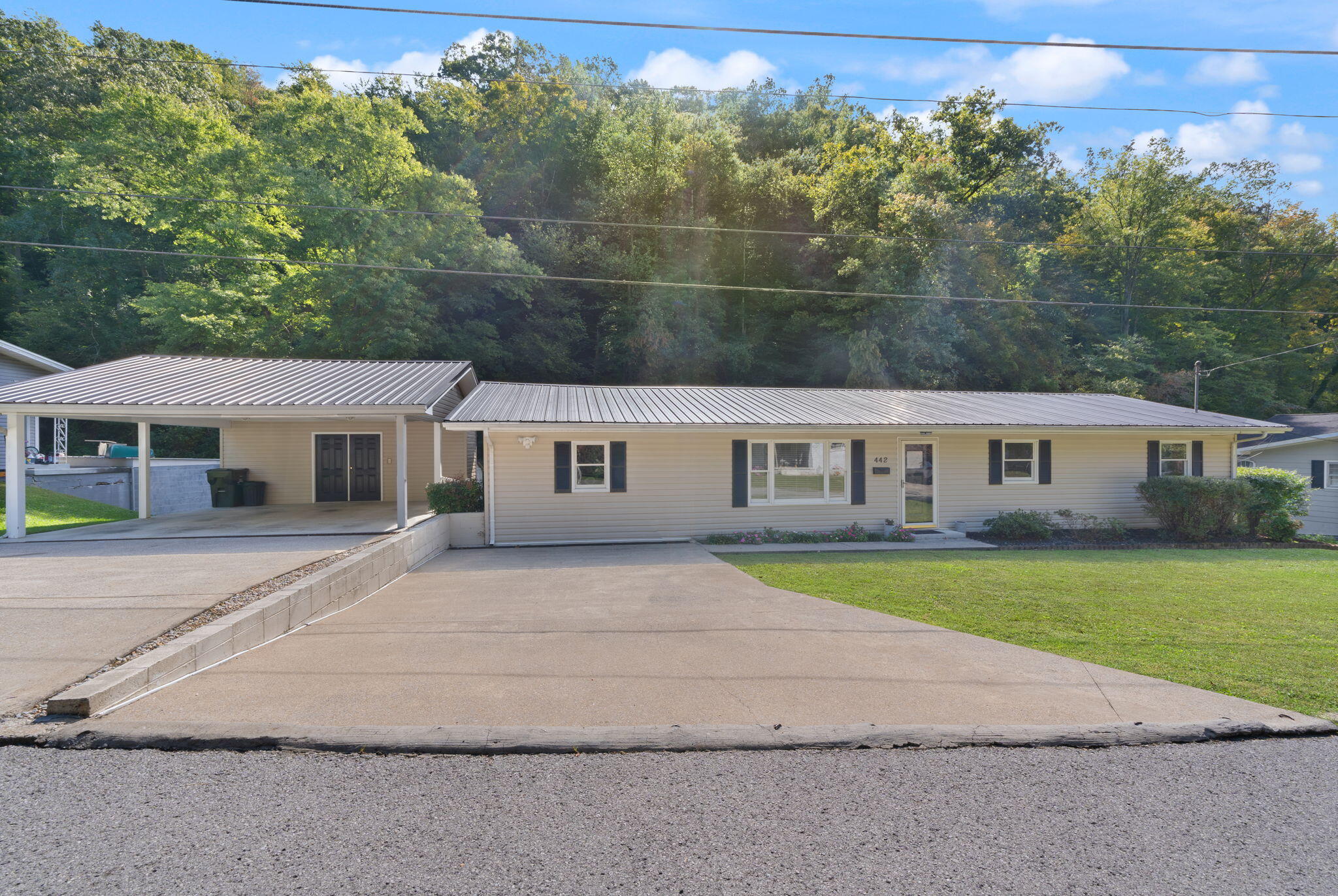 442 Trimble Road Property Photo 2