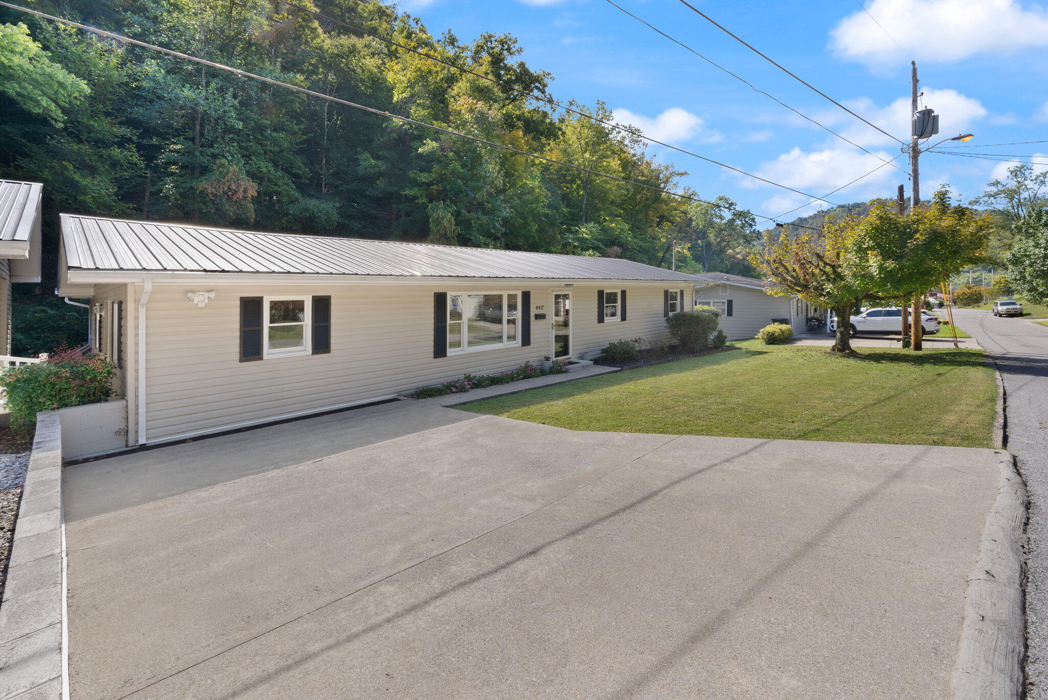 442 Trimble Road Property Photo 3