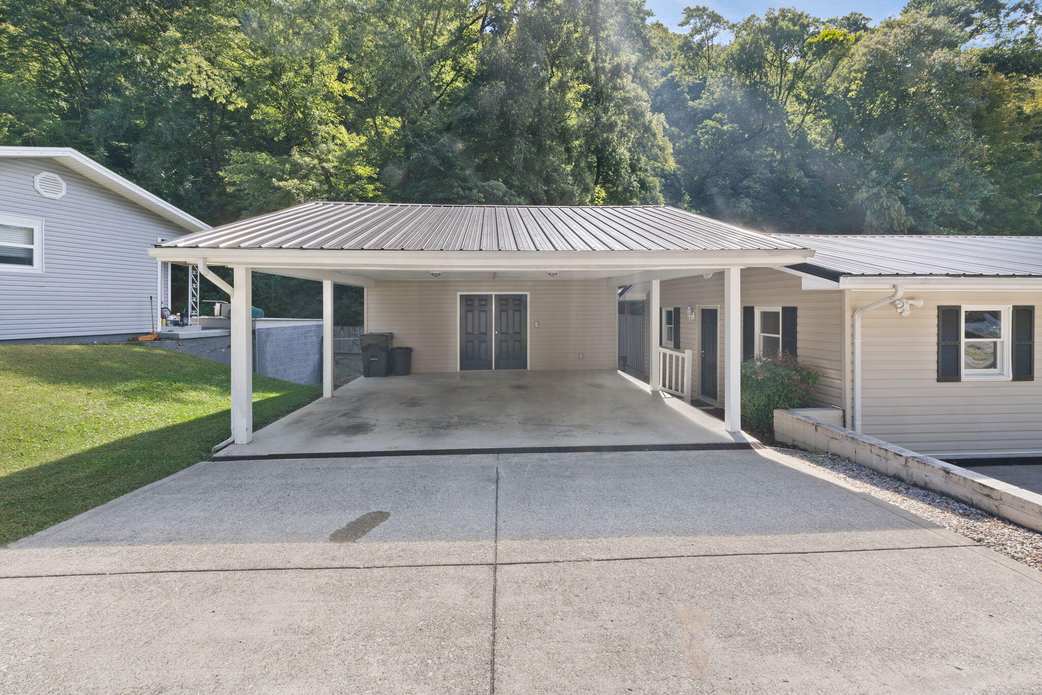 442 Trimble Road Property Photo 4