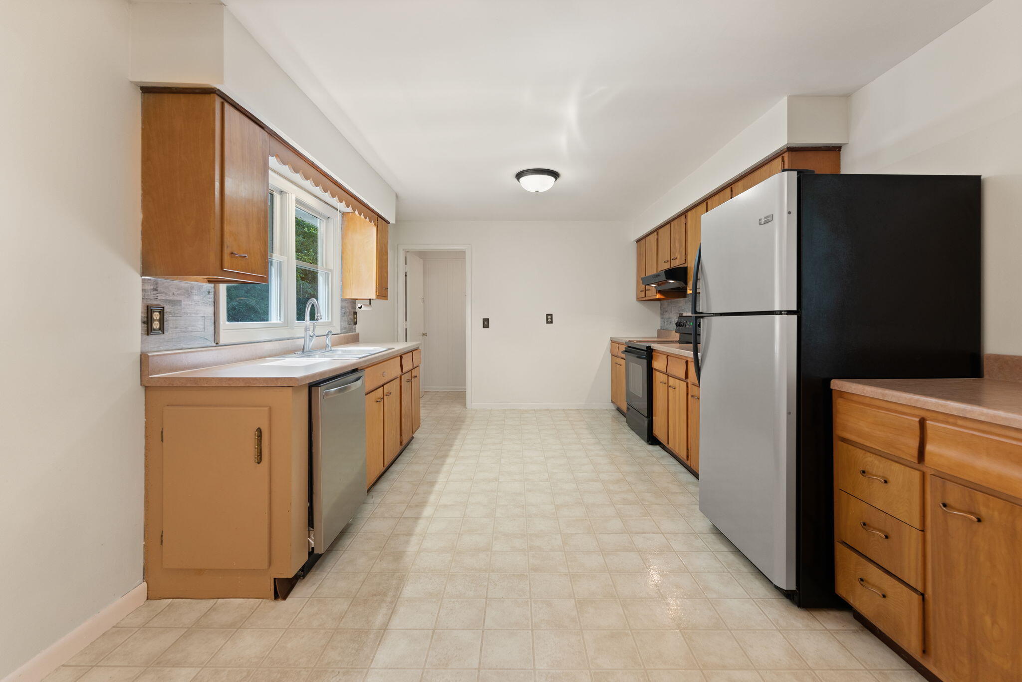 442 Trimble Road Property Photo 11