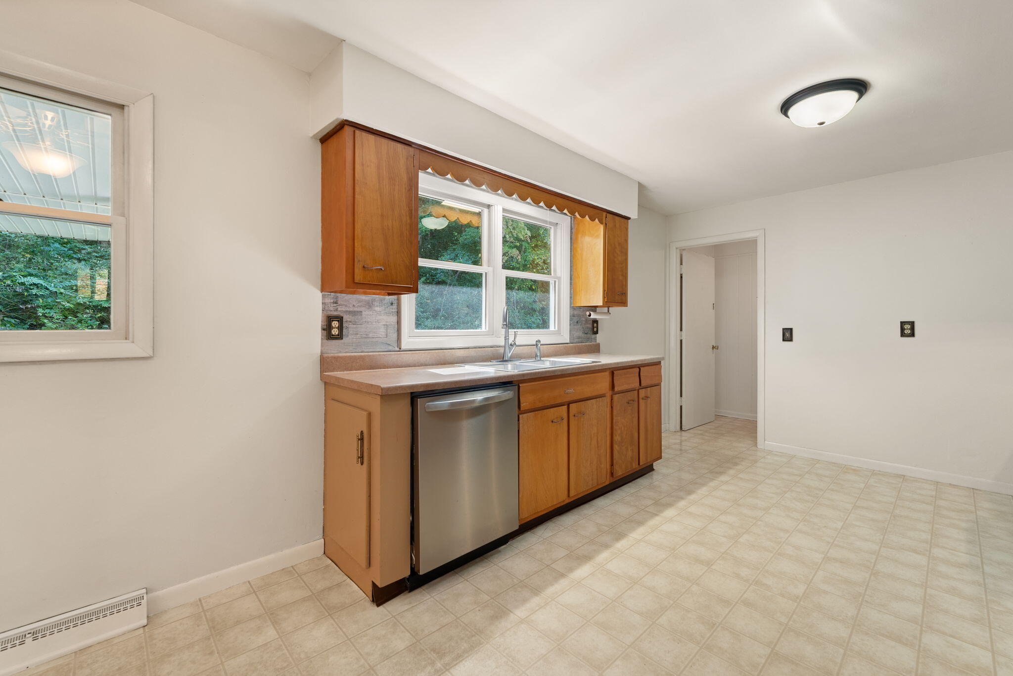 442 Trimble Road Property Photo 12