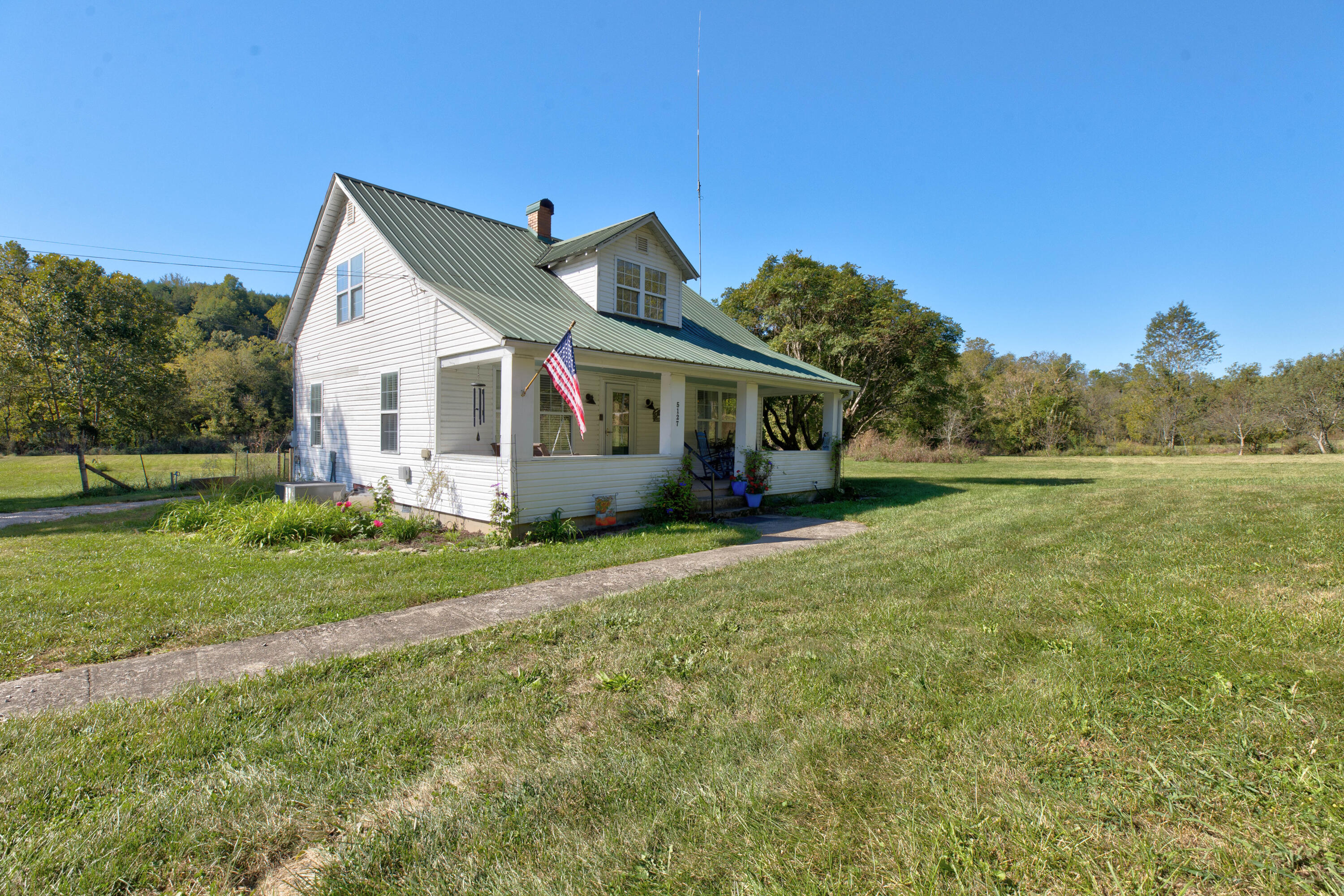 5127 White Oak Road Property Photo 3