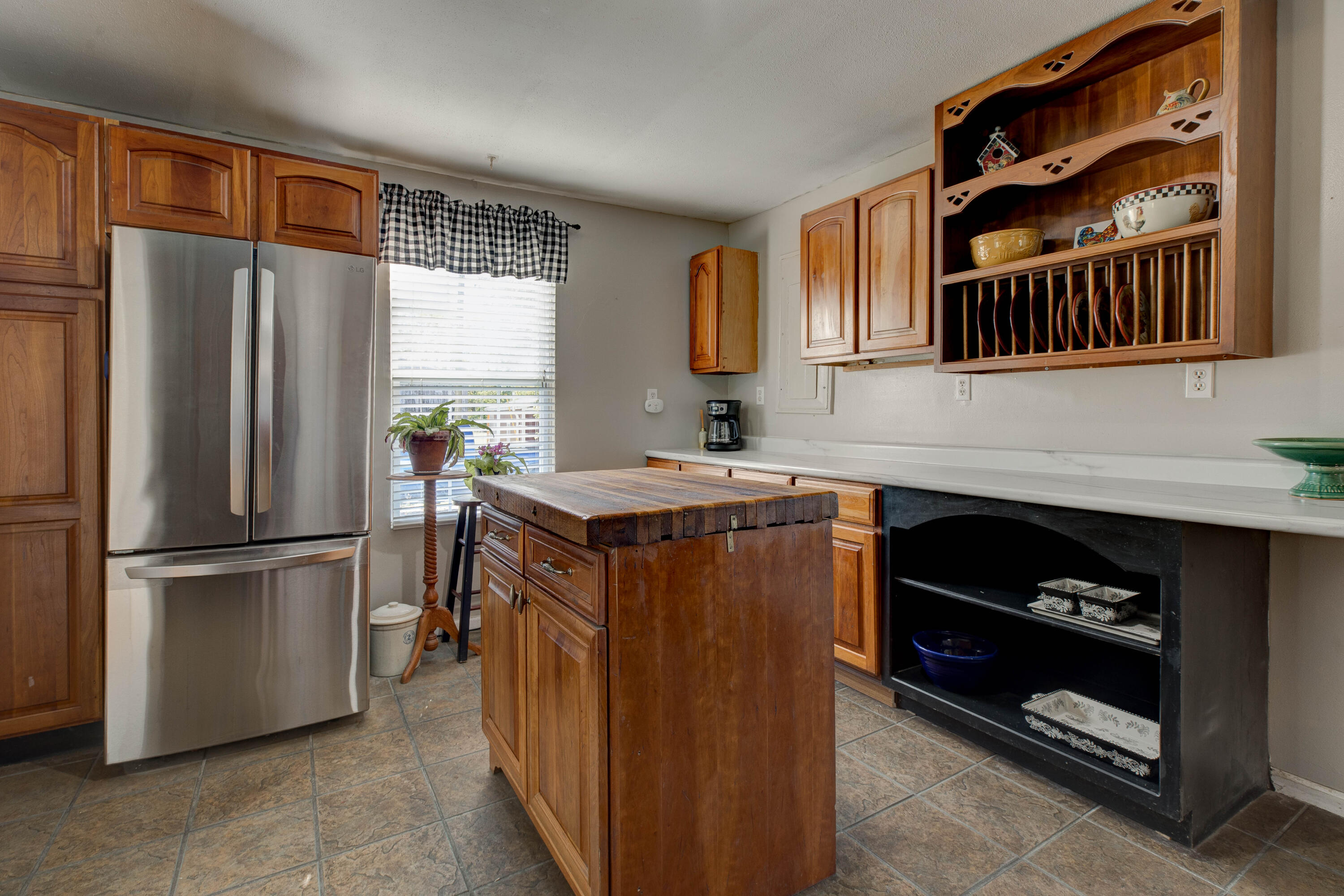 5127 White Oak Road Property Photo 8
