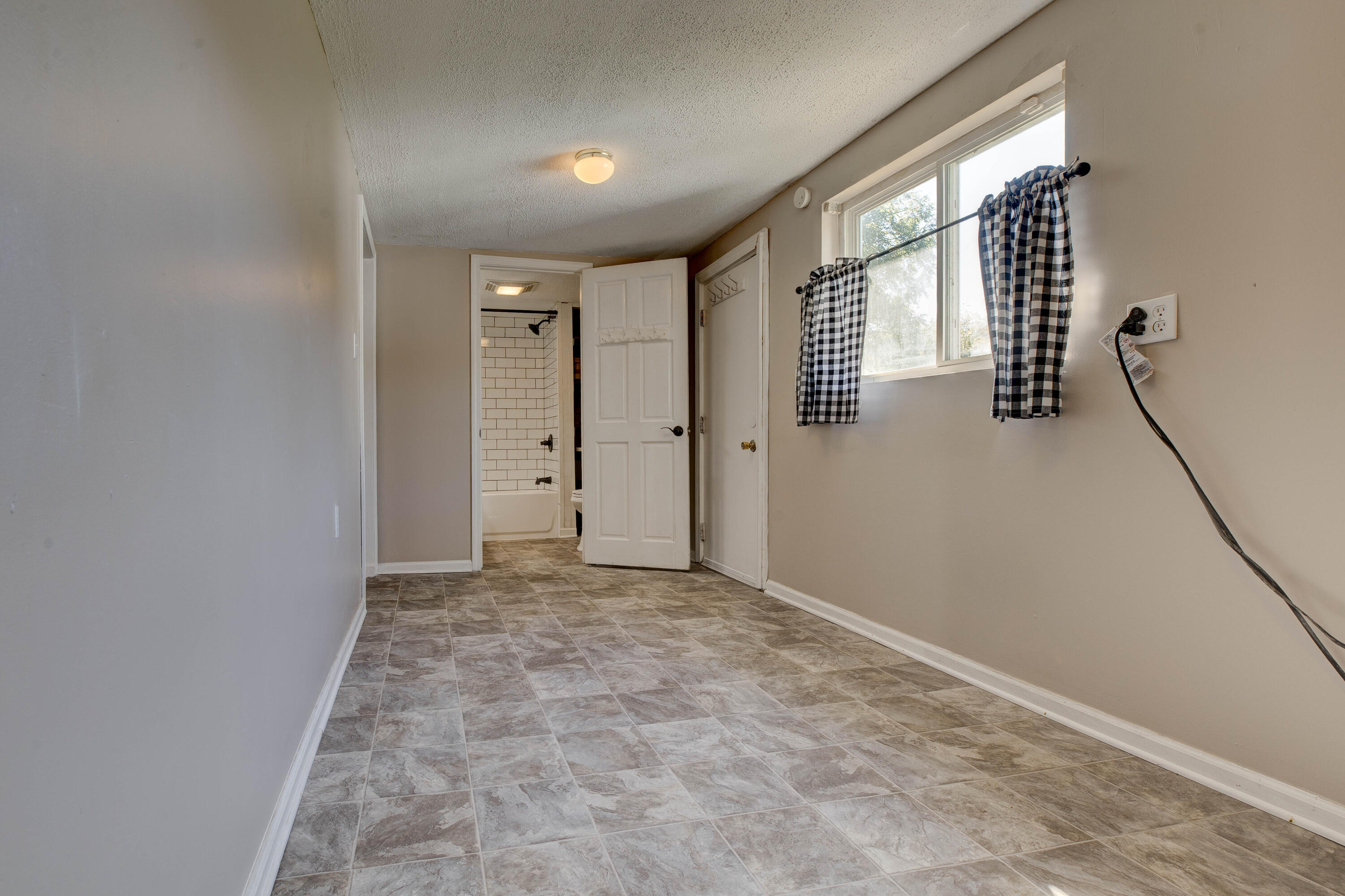 5127 White Oak Road Property Photo 19