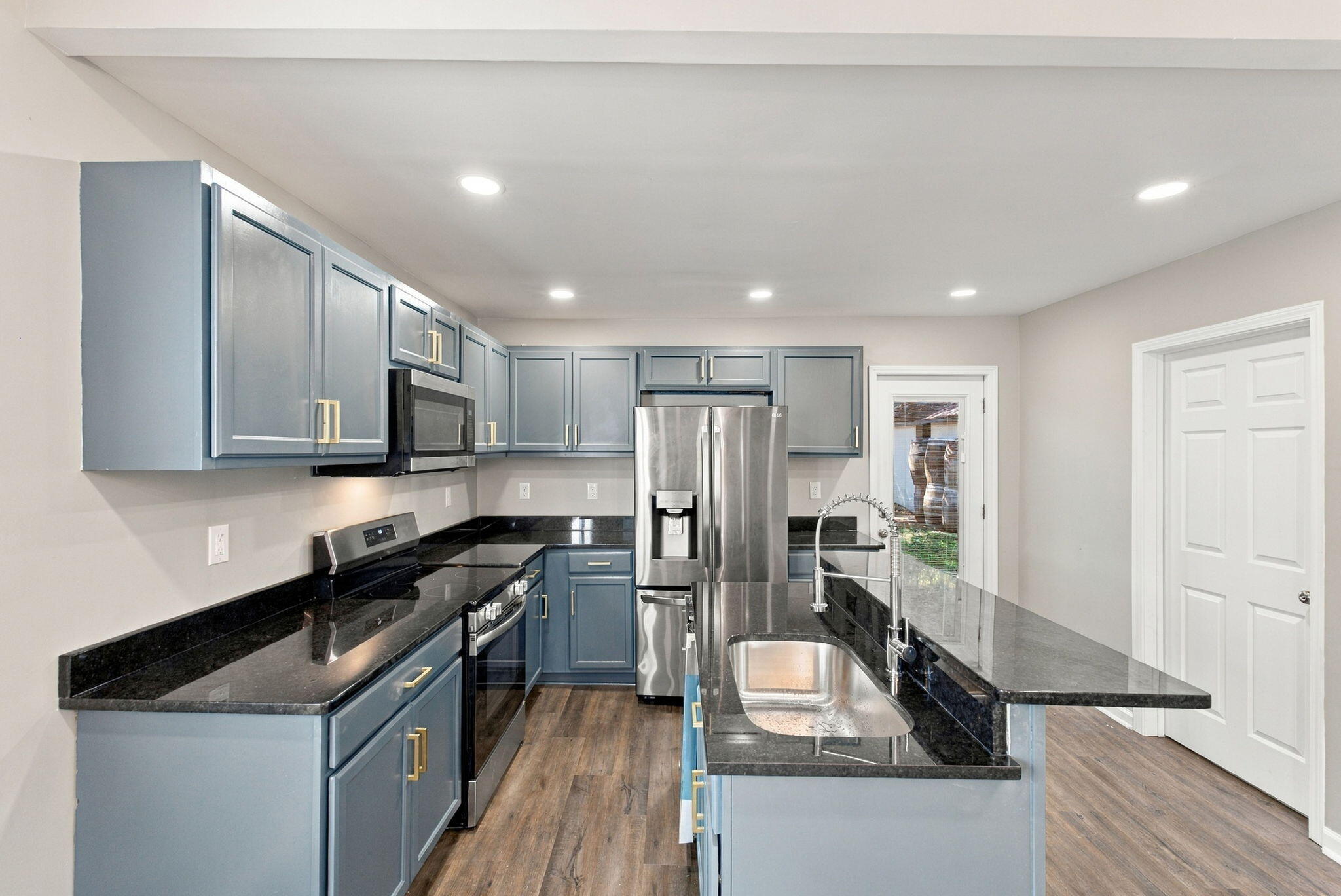 118 Paris Avenue Property Photo 1