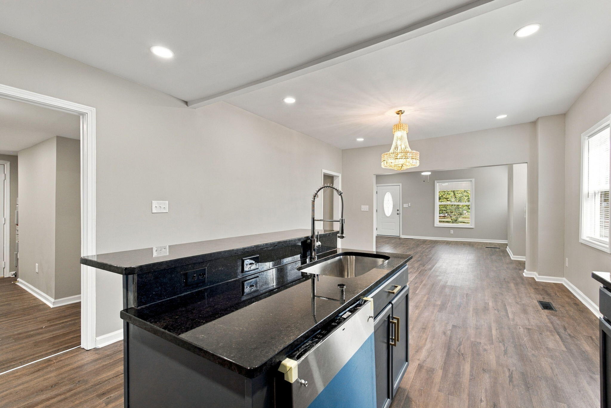118 Paris Avenue Property Photo 10