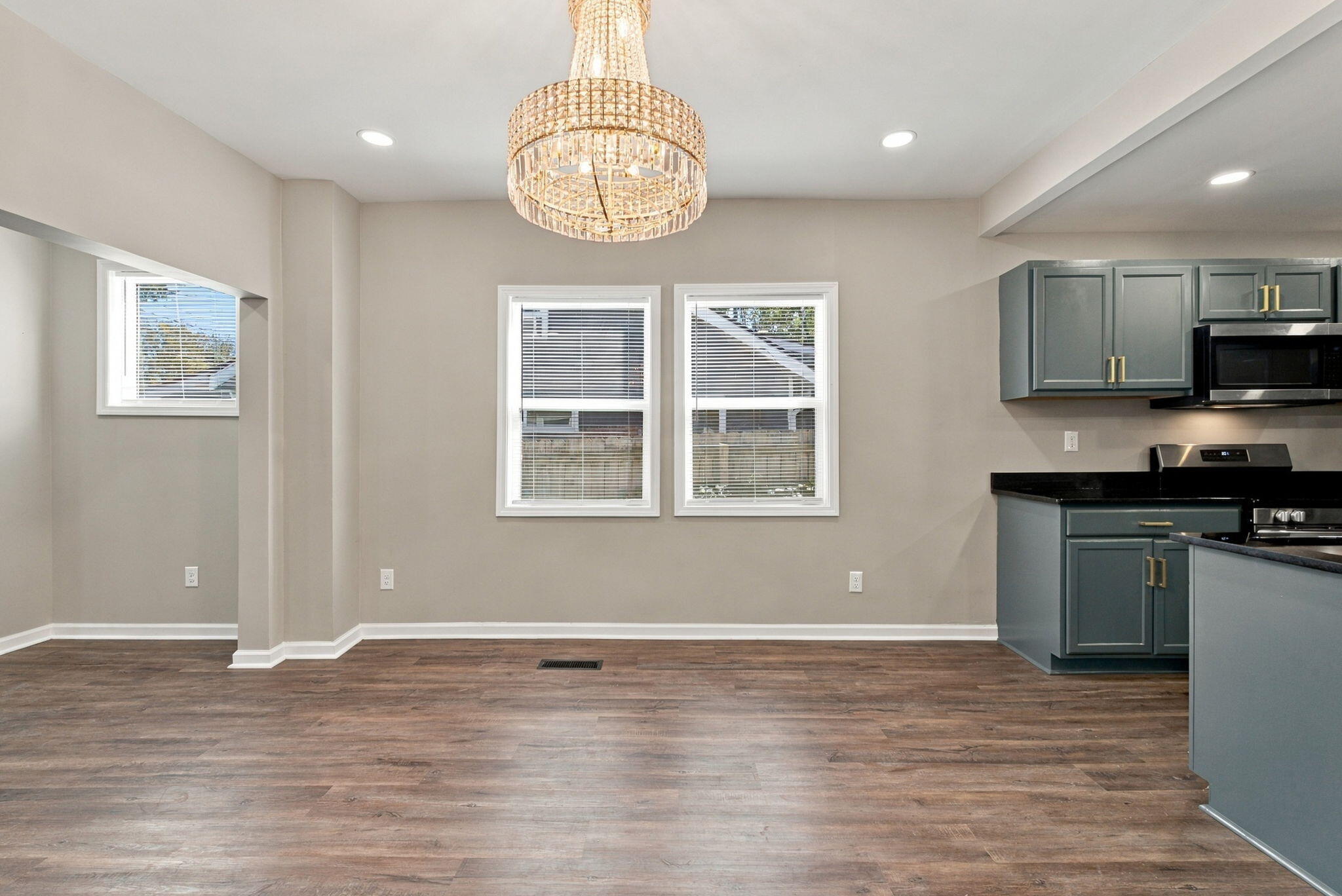 118 Paris Avenue Property Photo 12