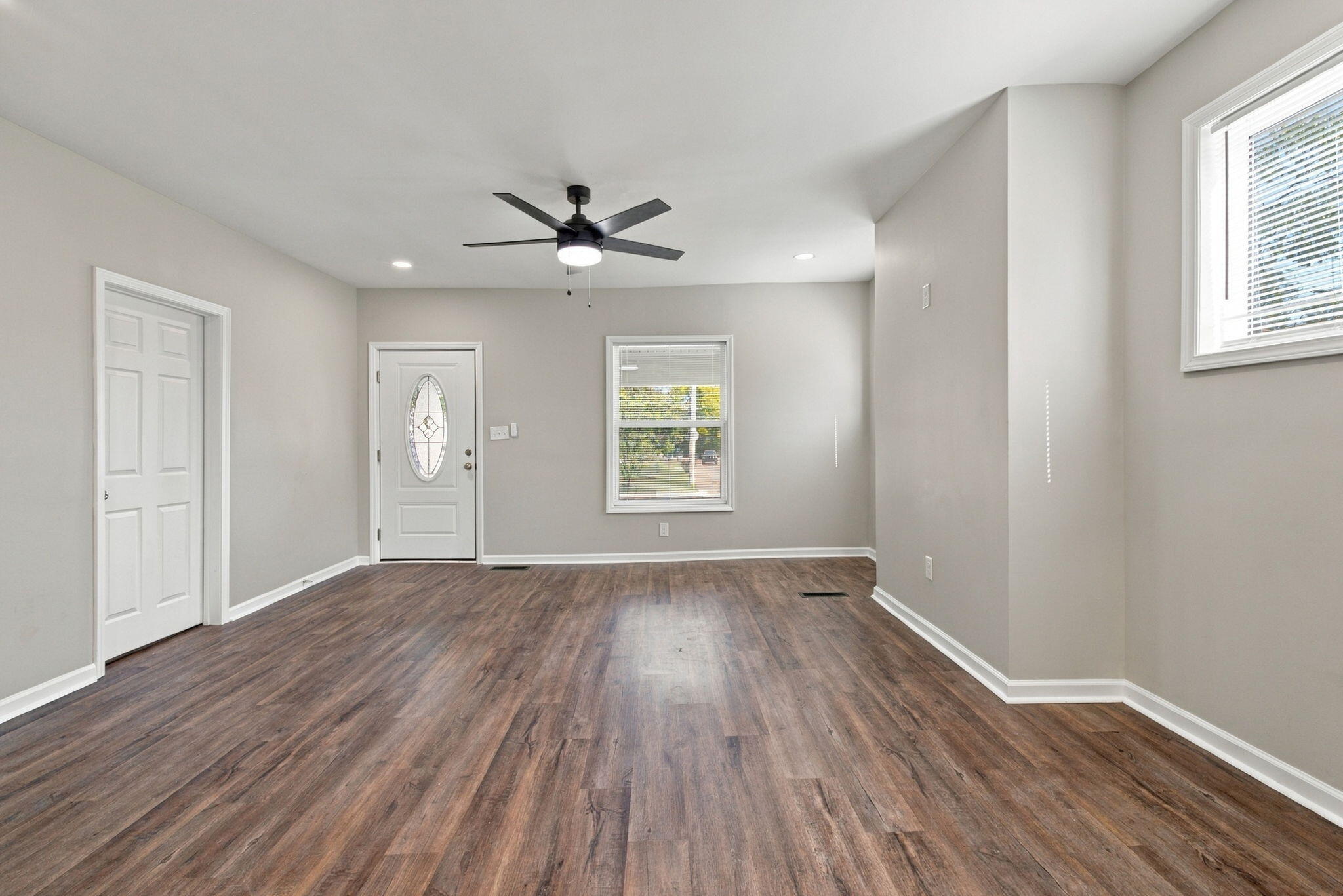 118 Paris Avenue Property Photo 16