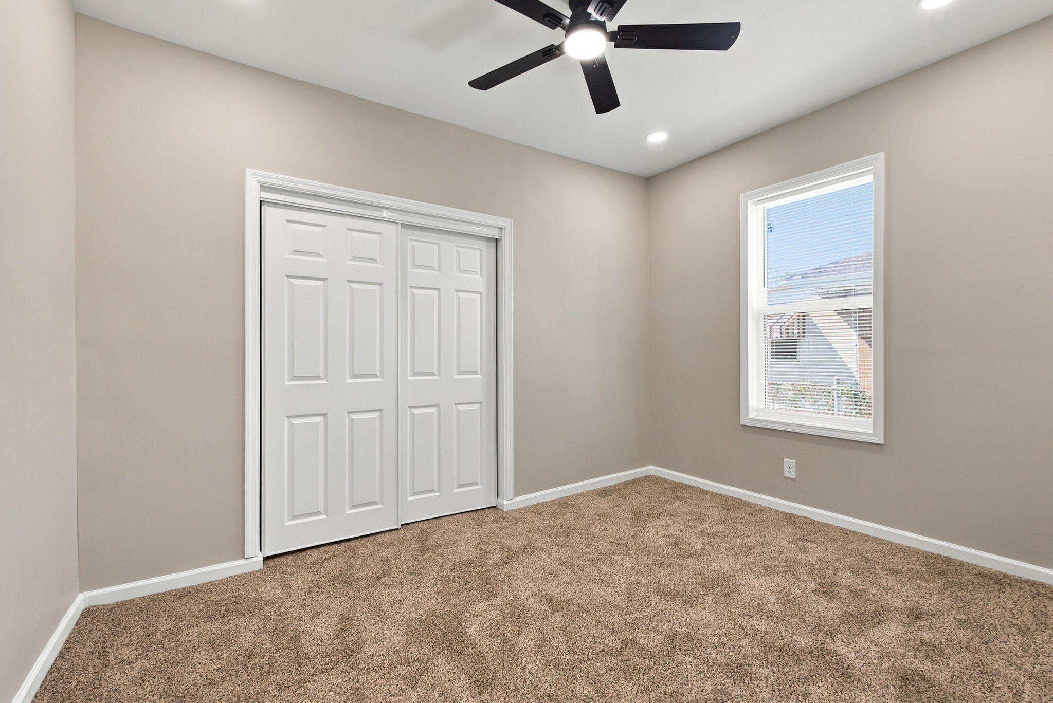 118 Paris Avenue Property Photo 19