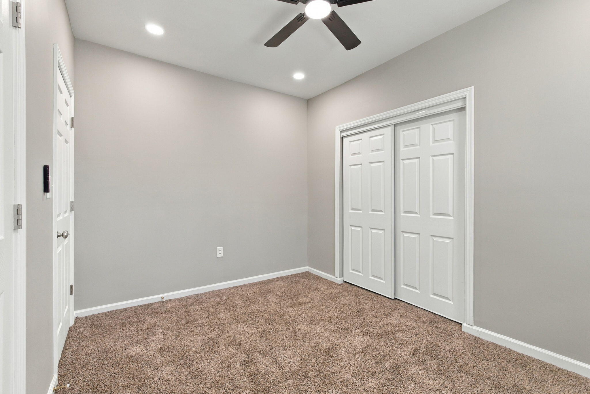 118 Paris Avenue Property Photo 20